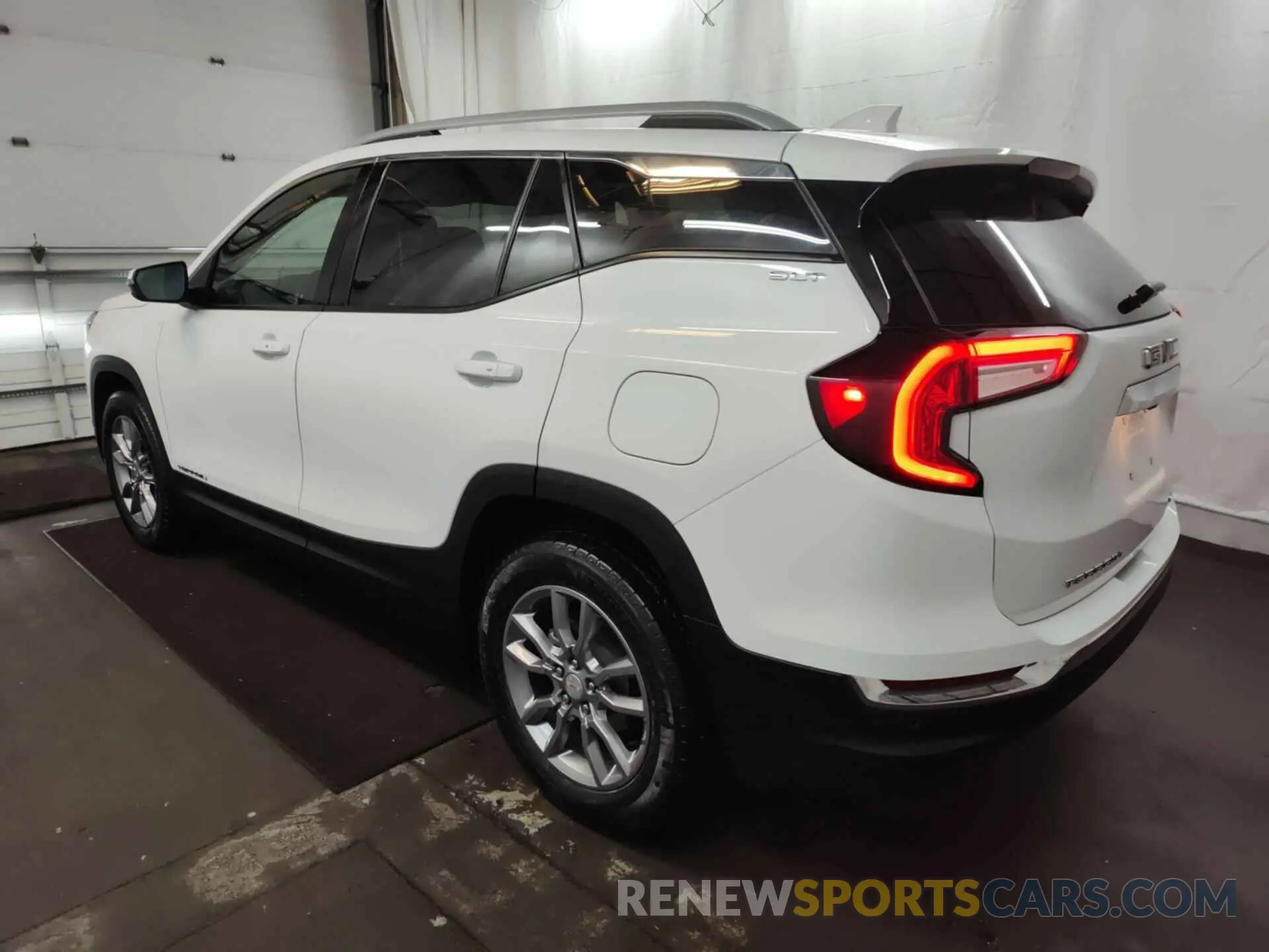 5 Photograph of a damaged car 3GKALVEV4NL142475 GMC TERRAIN 2022