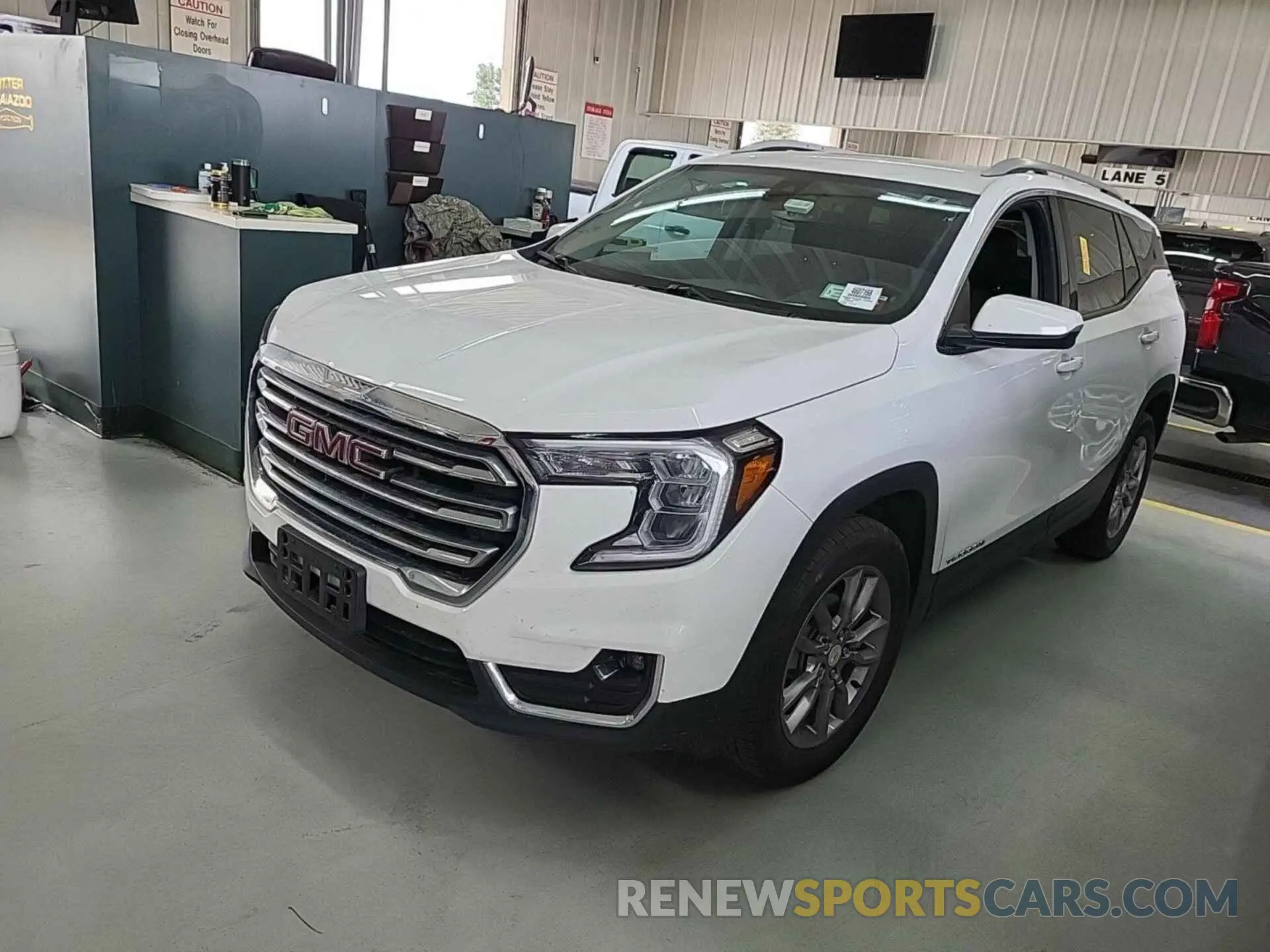 5 Photograph of a damaged car 3GKALVEV4NL149250 GMC TERRAIN 2022