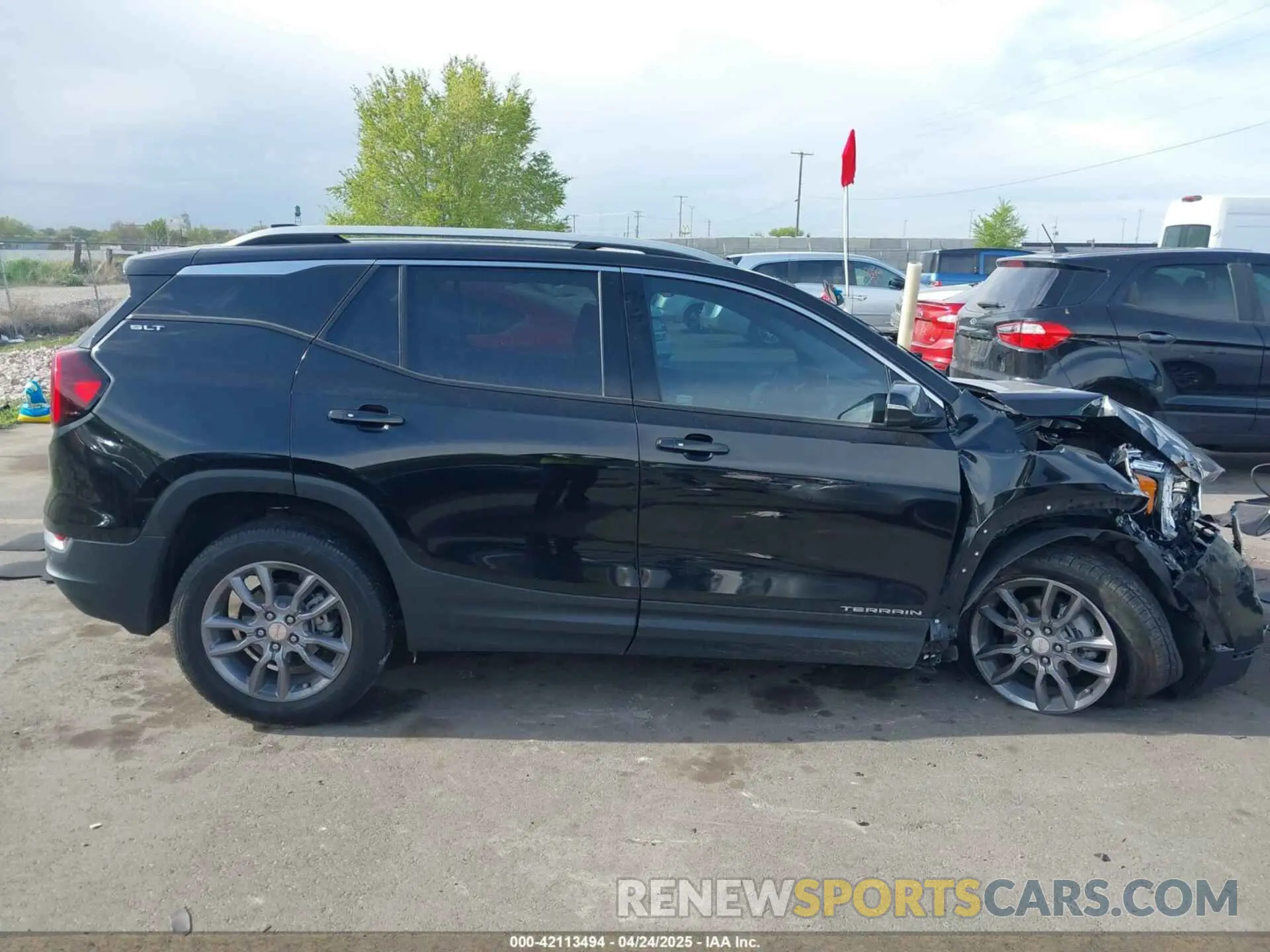 13 Photograph of a damaged car 3GKALVEV5NL110604 GMC TERRAIN 2022