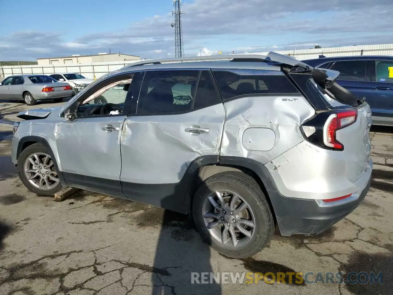 2 Photograph of a damaged car 3GKALVEV5NL154117 GMC TERRAIN 2022