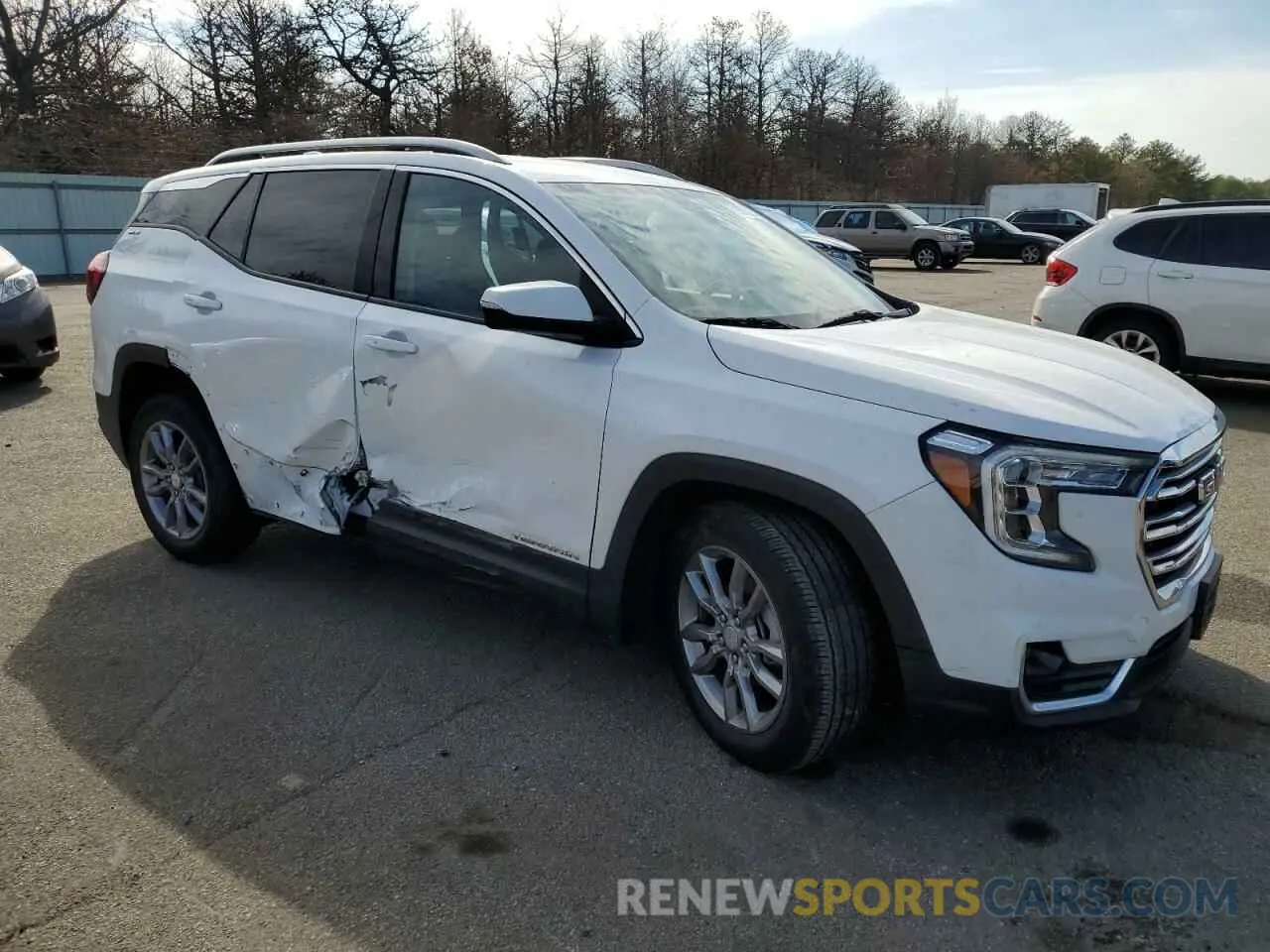 4 Photograph of a damaged car 3GKALVEV7NL111768 GMC TERRAIN 2022