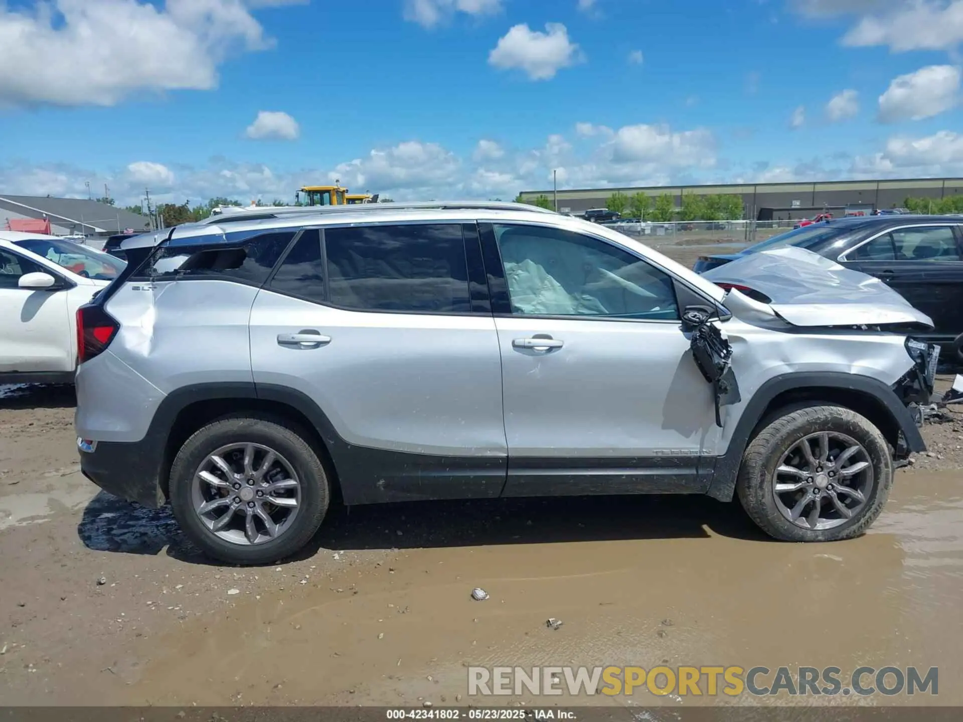 13 Photograph of a damaged car 3GKALVEV7NL124066 GMC TERRAIN 2022