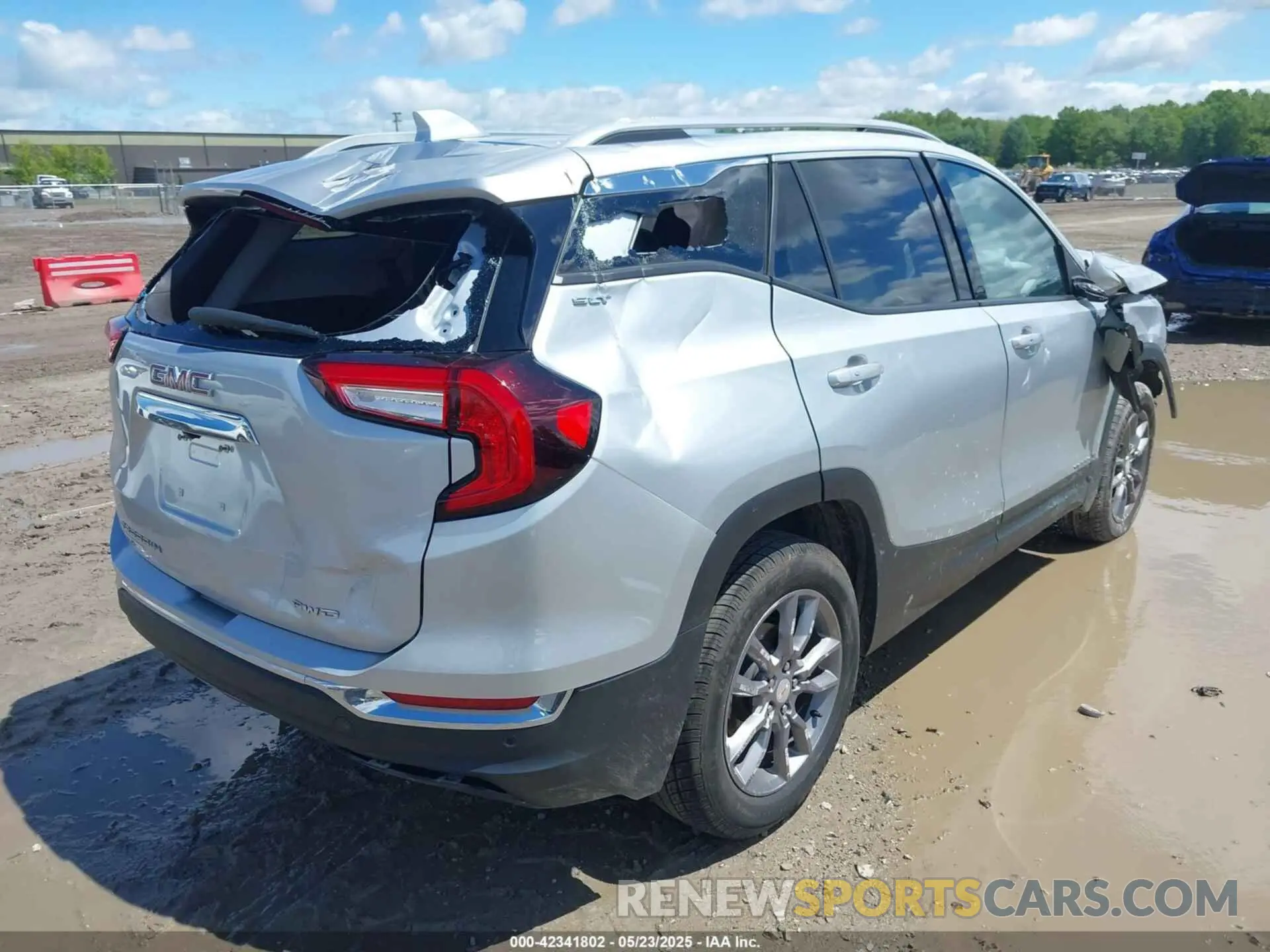 4 Photograph of a damaged car 3GKALVEV7NL124066 GMC TERRAIN 2022