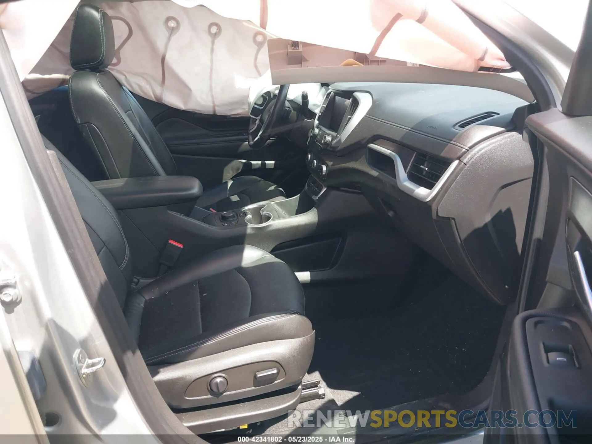 5 Photograph of a damaged car 3GKALVEV7NL124066 GMC TERRAIN 2022