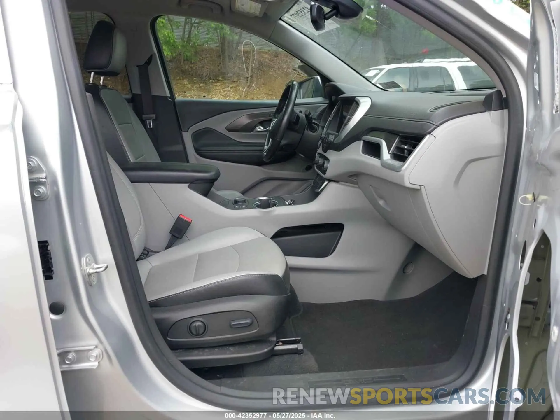 5 Photograph of a damaged car 3GKALVEV7NL159321 GMC TERRAIN 2022