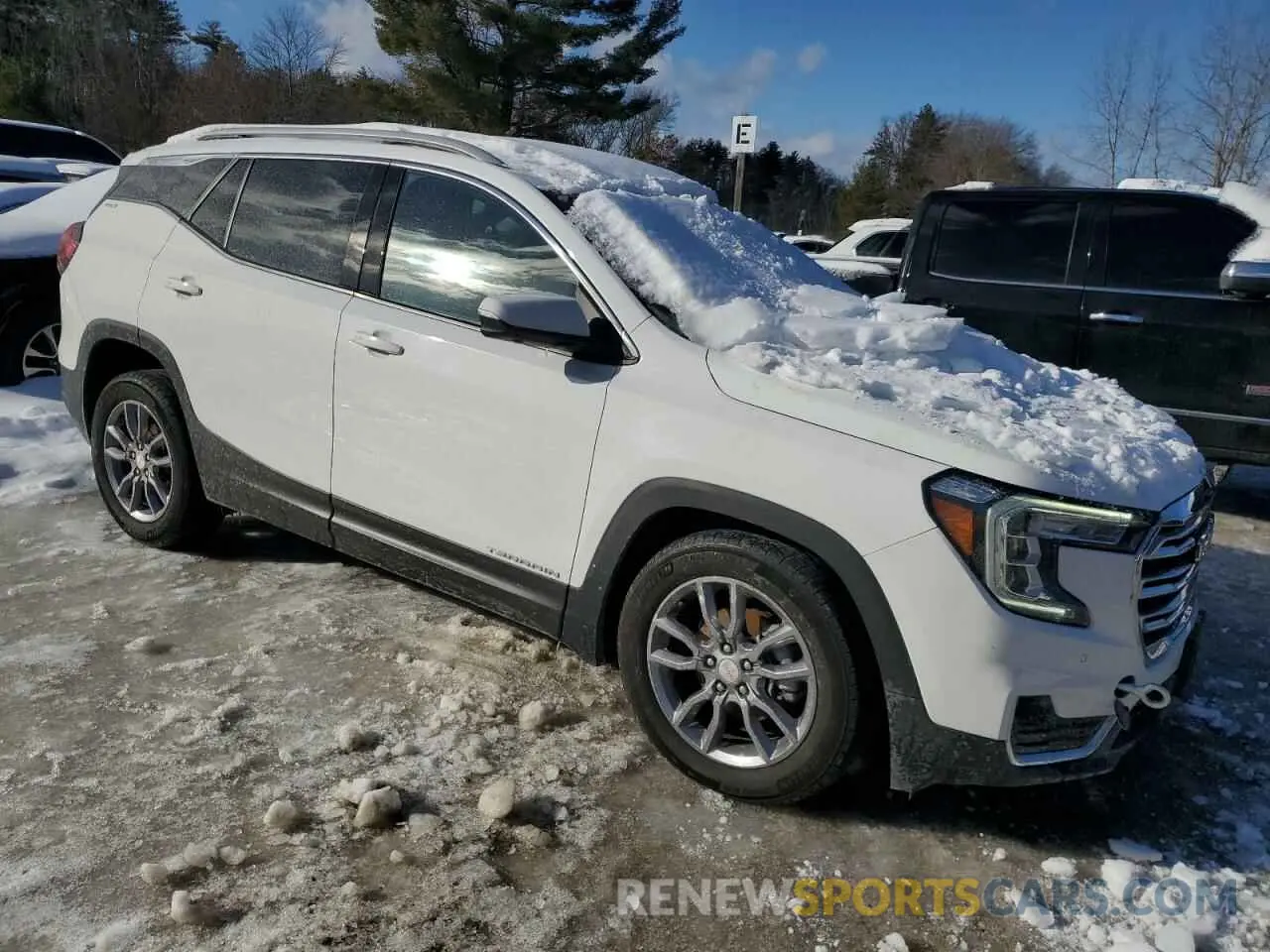 4 Photograph of a damaged car 3GKALVEV8NL109785 GMC TERRAIN 2022
