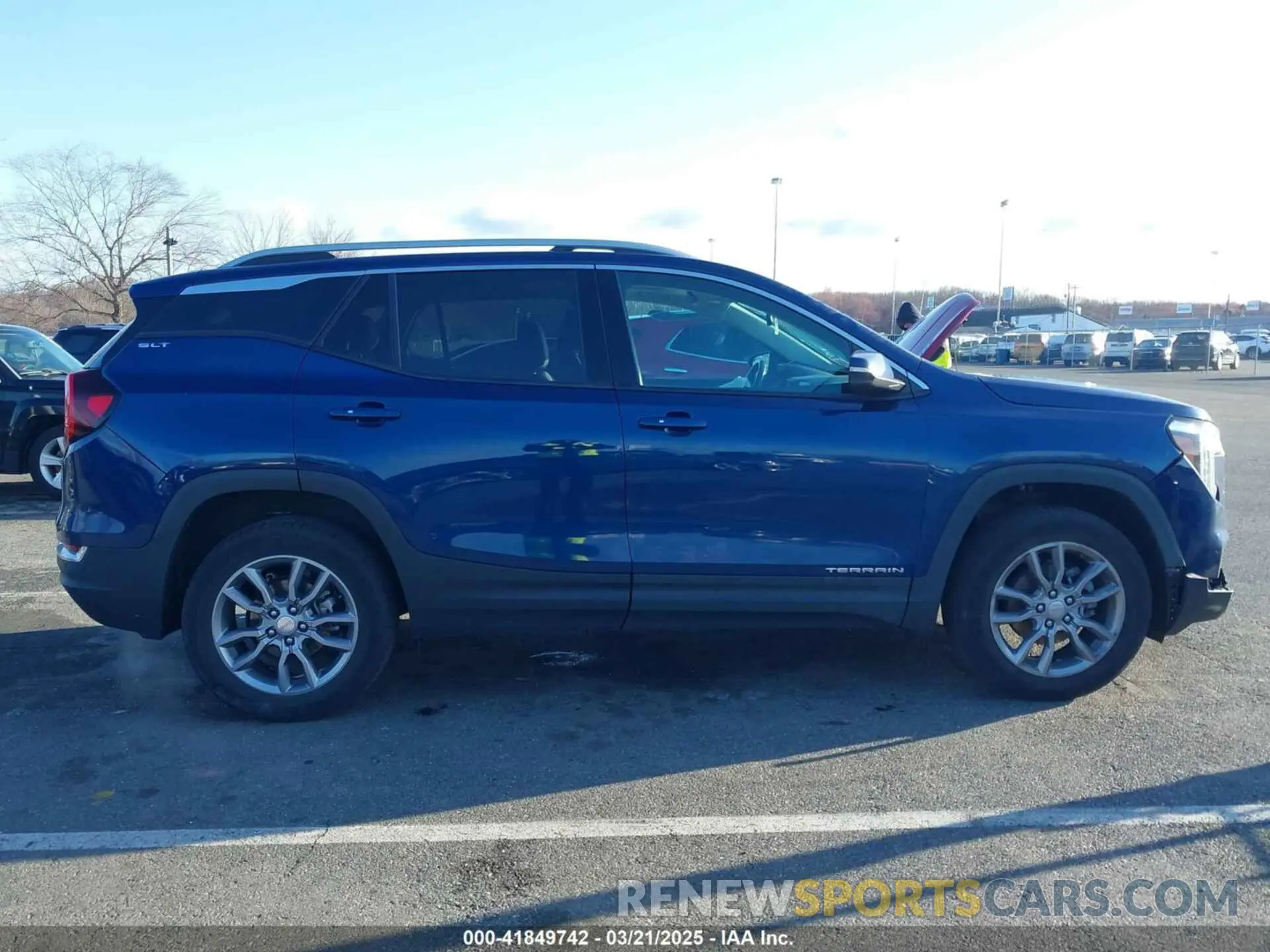 13 Photograph of a damaged car 3GKALVEV9NL173222 GMC TERRAIN 2022