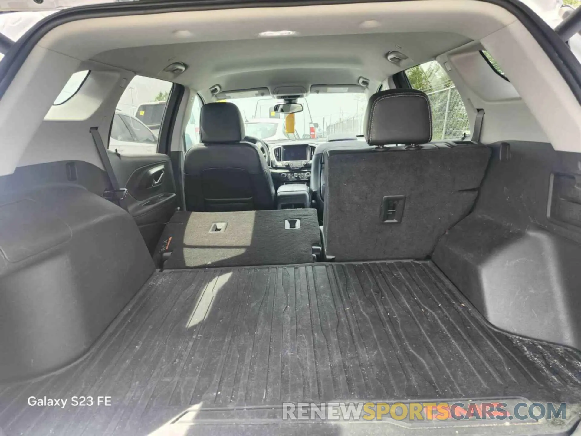 13 Photograph of a damaged car 3GKALVEVXNL142397 GMC TERRAIN 2022