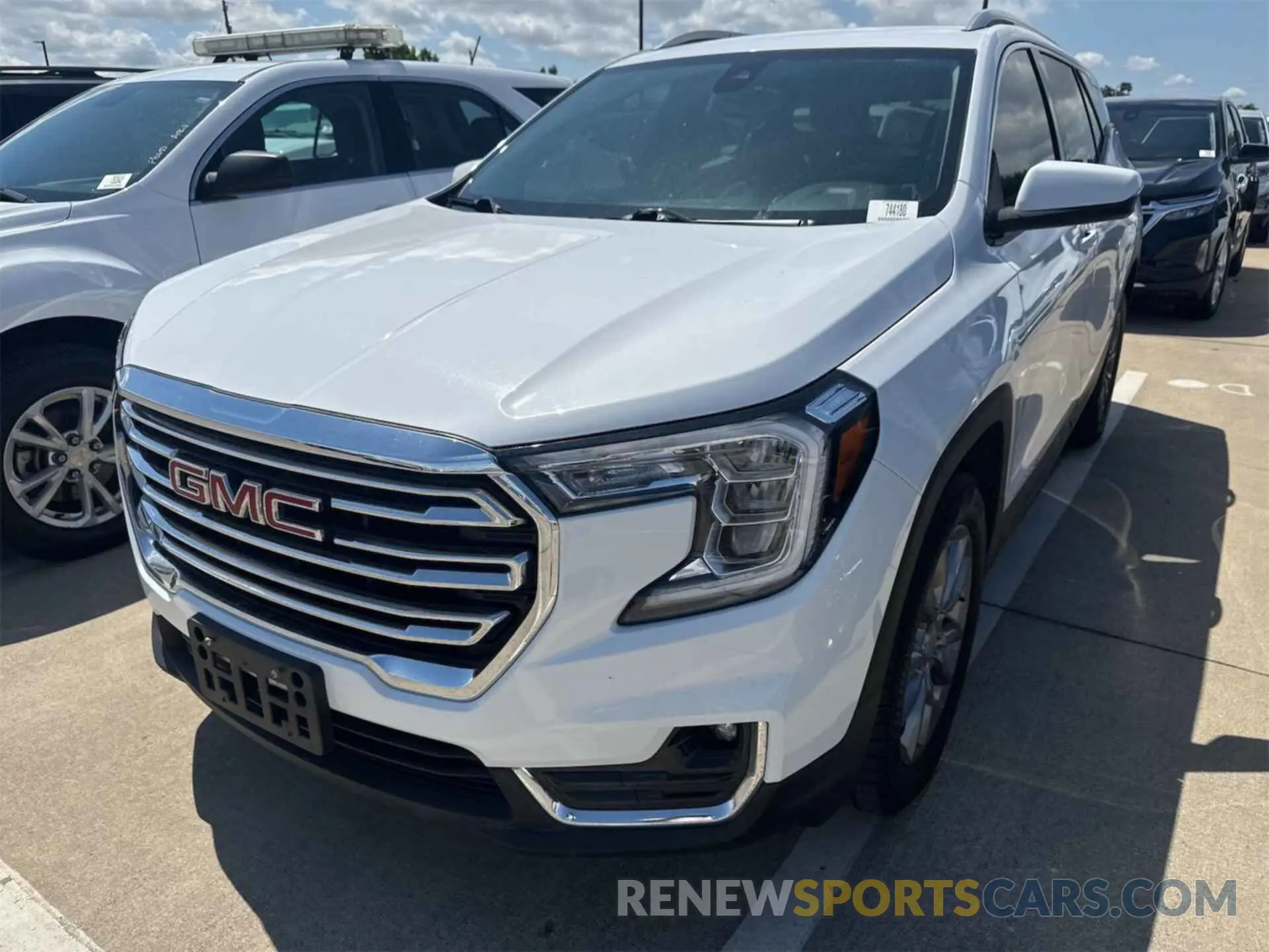 4 Photograph of a damaged car 3GKALVEVXNL149205 GMC TERRAIN 2022