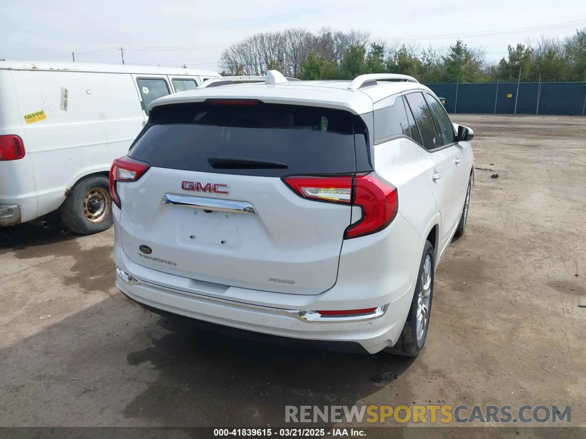 4 Photograph of a damaged car 3GKALXEV4NL192157 GMC TERRAIN 2022