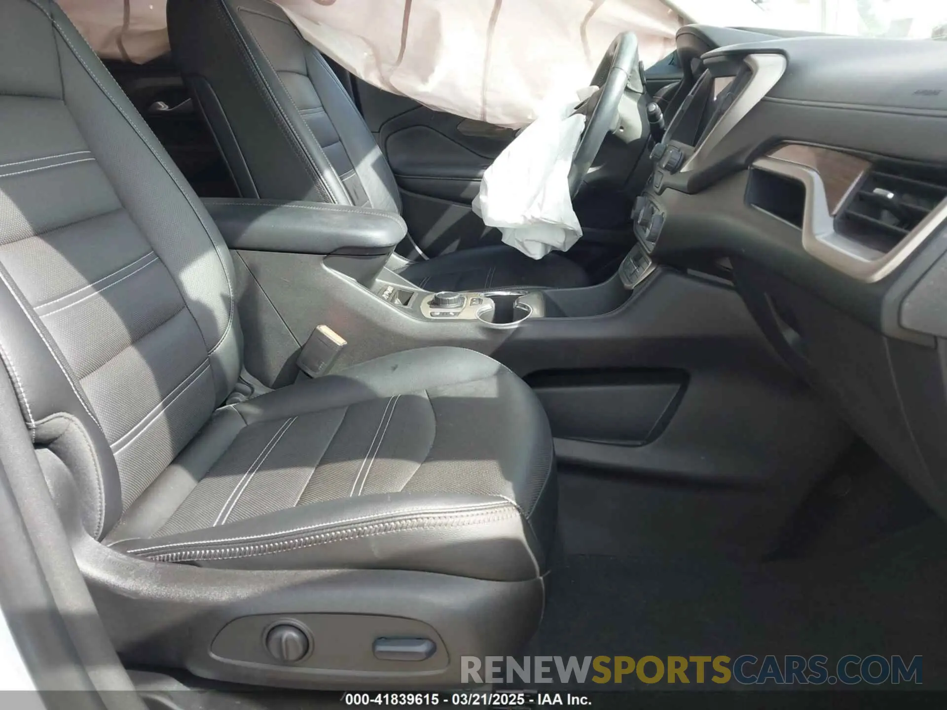 5 Photograph of a damaged car 3GKALXEV4NL192157 GMC TERRAIN 2022