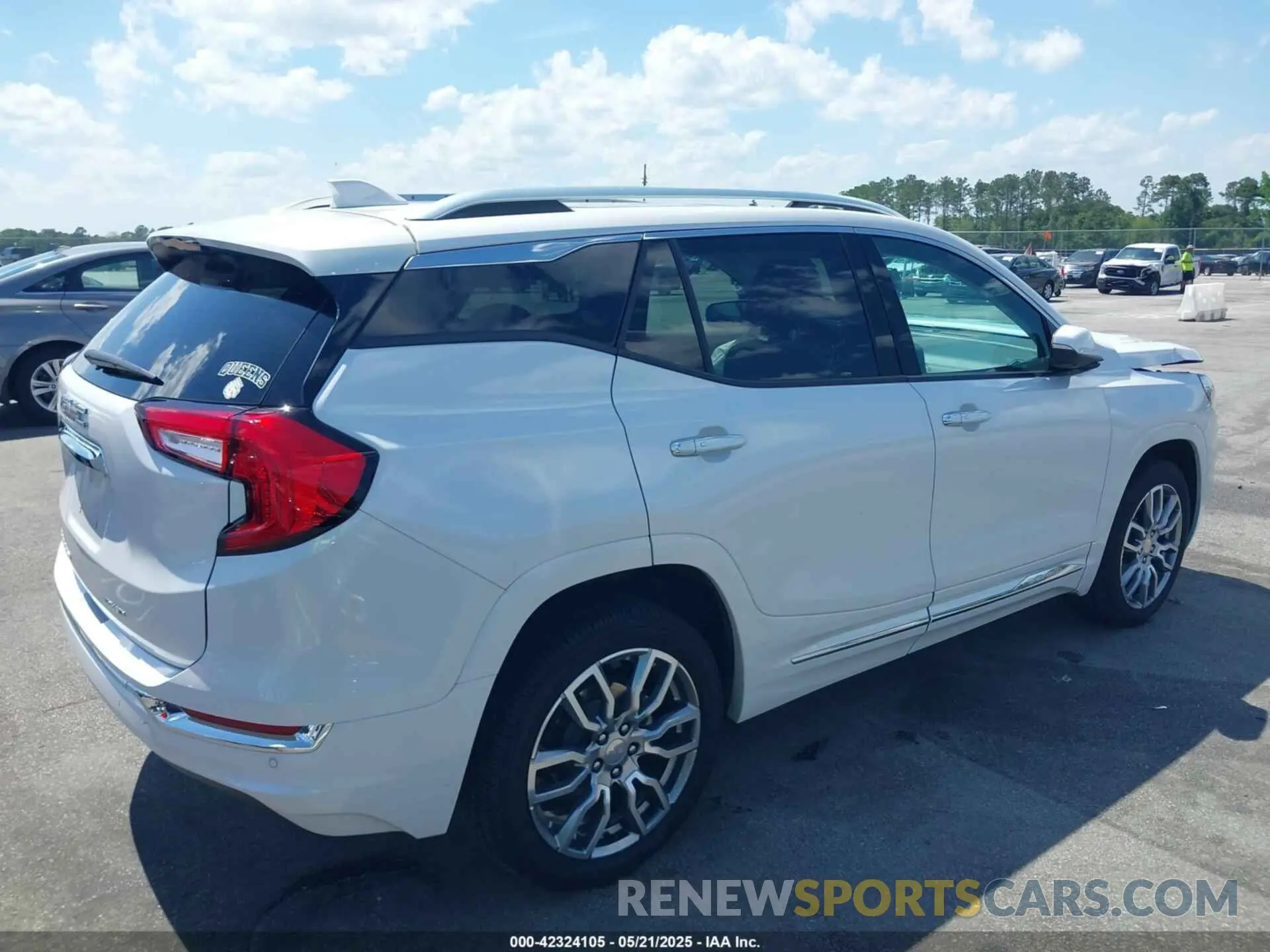 4 Photograph of a damaged car 3GKALXEV5NL314251 GMC TERRAIN 2022