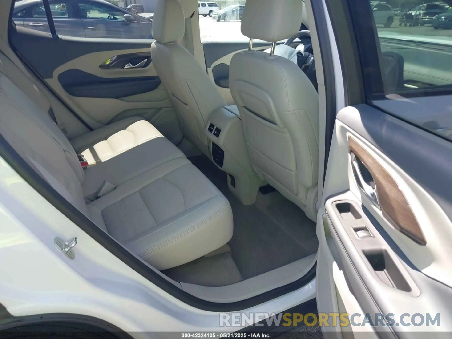 8 Photograph of a damaged car 3GKALXEV5NL314251 GMC TERRAIN 2022