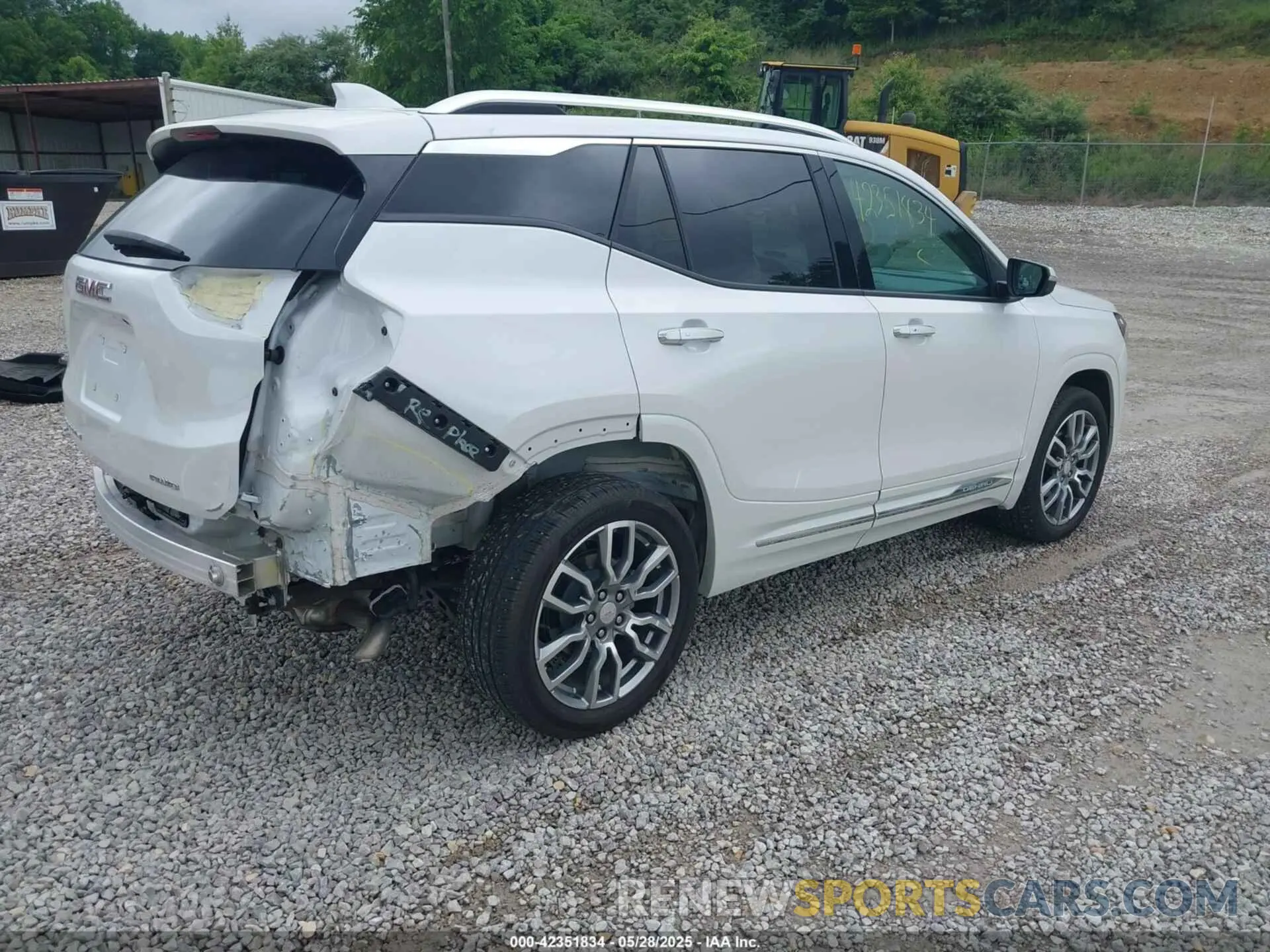 4 Photograph of a damaged car 3GKALXEV7NL295573 GMC TERRAIN 2022