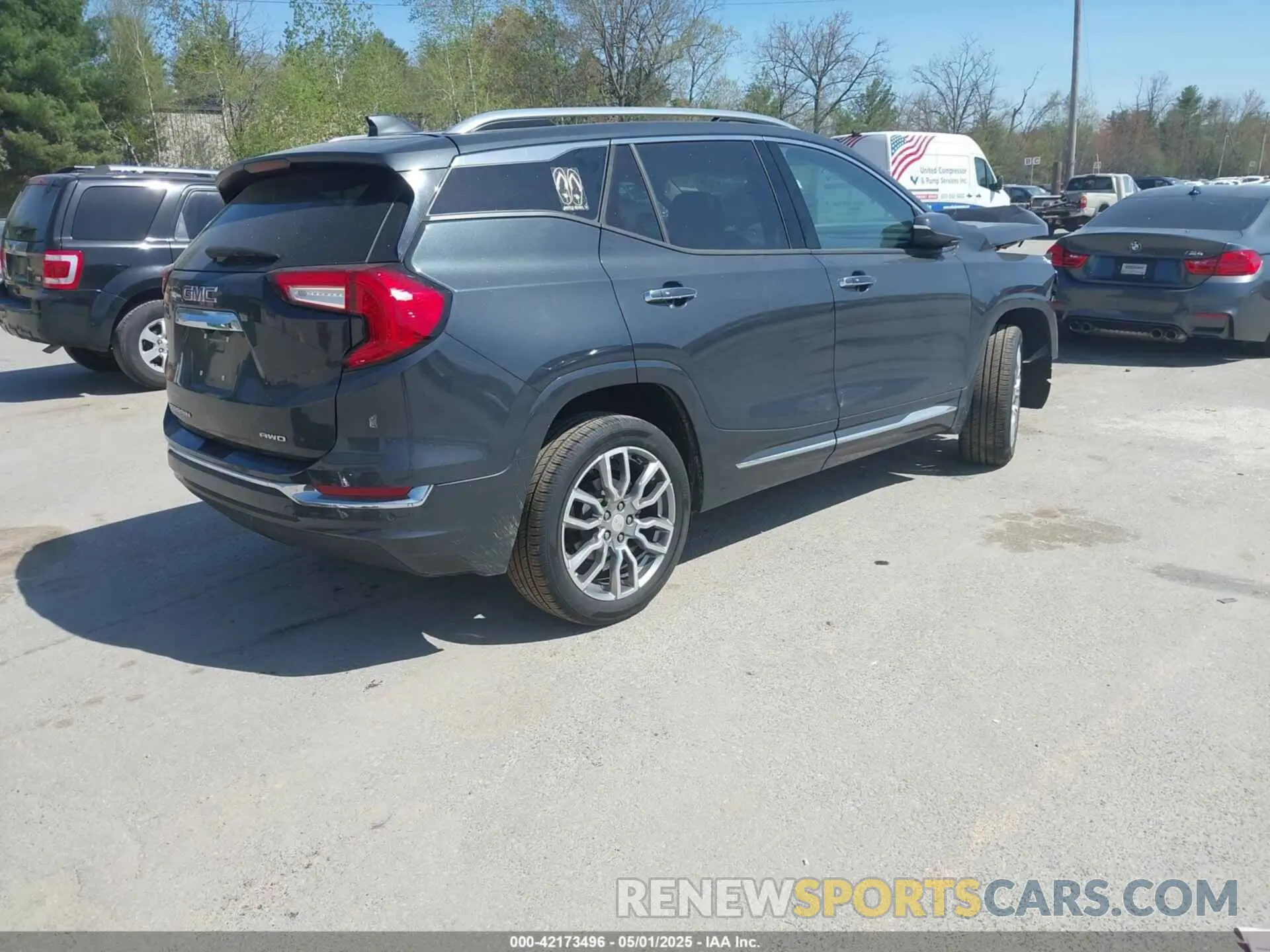 4 Photograph of a damaged car 3GKALXEV8NL236337 GMC TERRAIN 2022