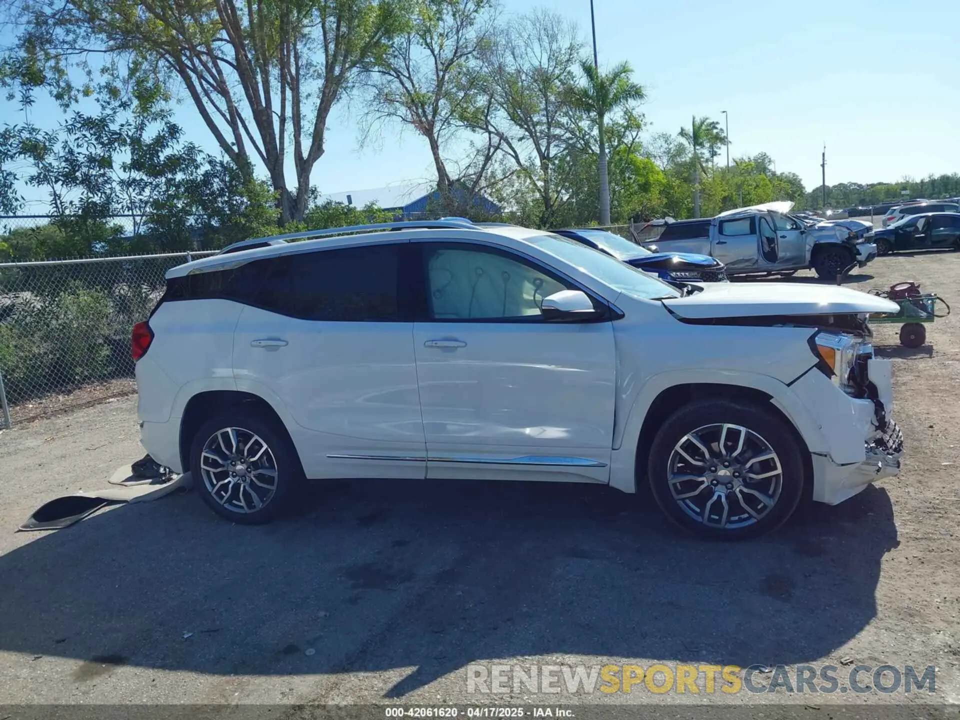 13 Photograph of a damaged car 3GKALXEV8NL286266 GMC TERRAIN 2022