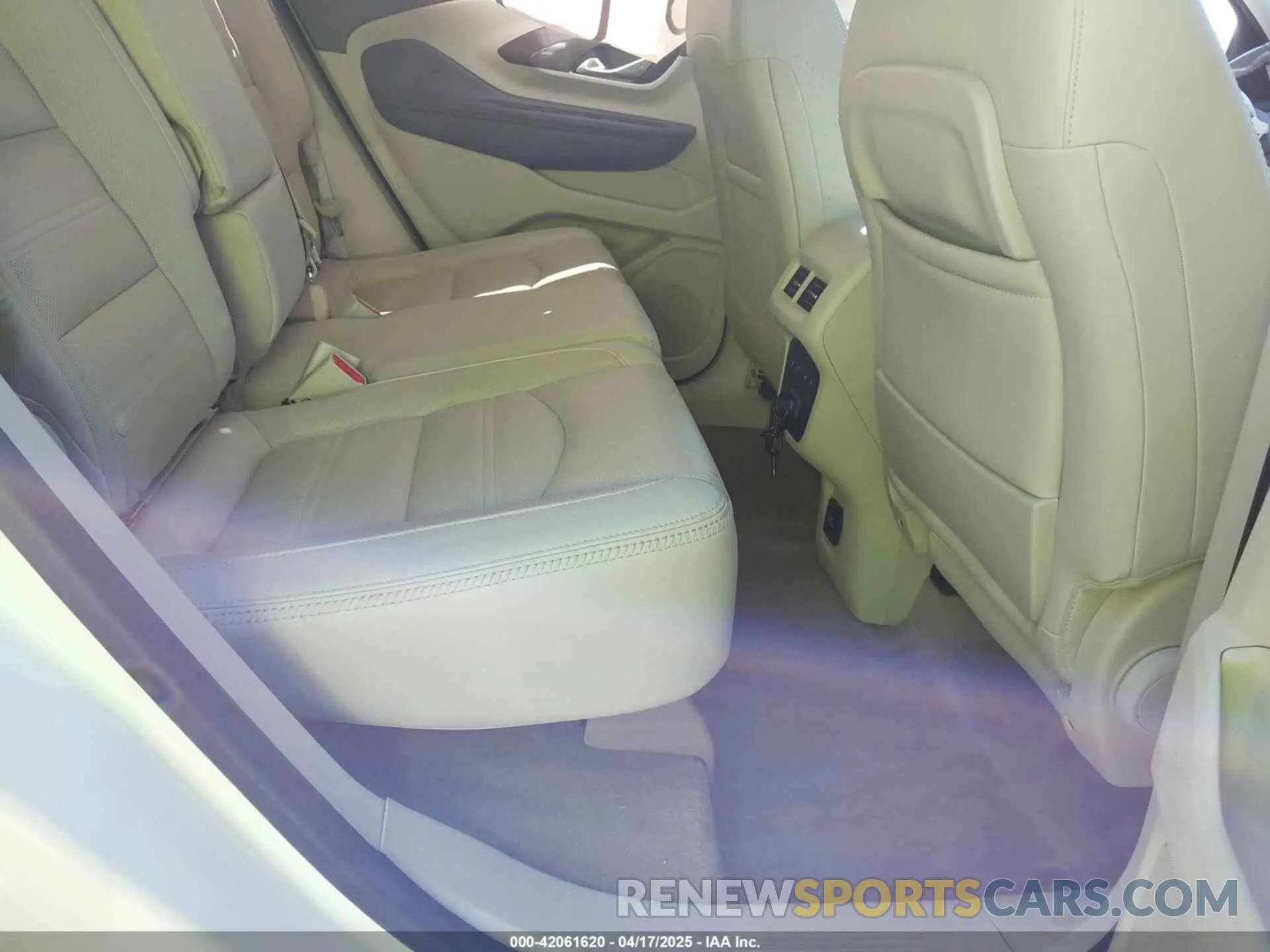 8 Photograph of a damaged car 3GKALXEV8NL286266 GMC TERRAIN 2022