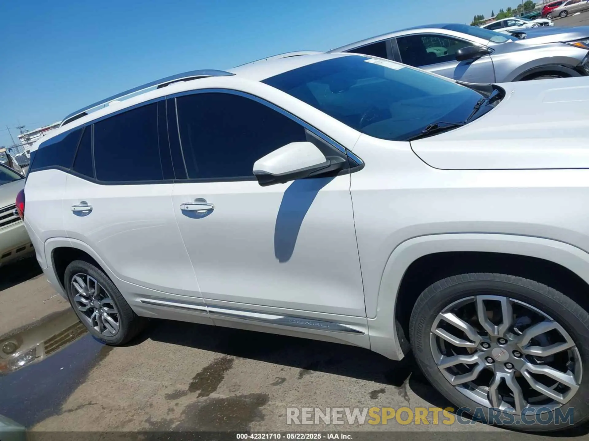 13 Photograph of a damaged car 3GKALXEV8NL311151 GMC TERRAIN 2022