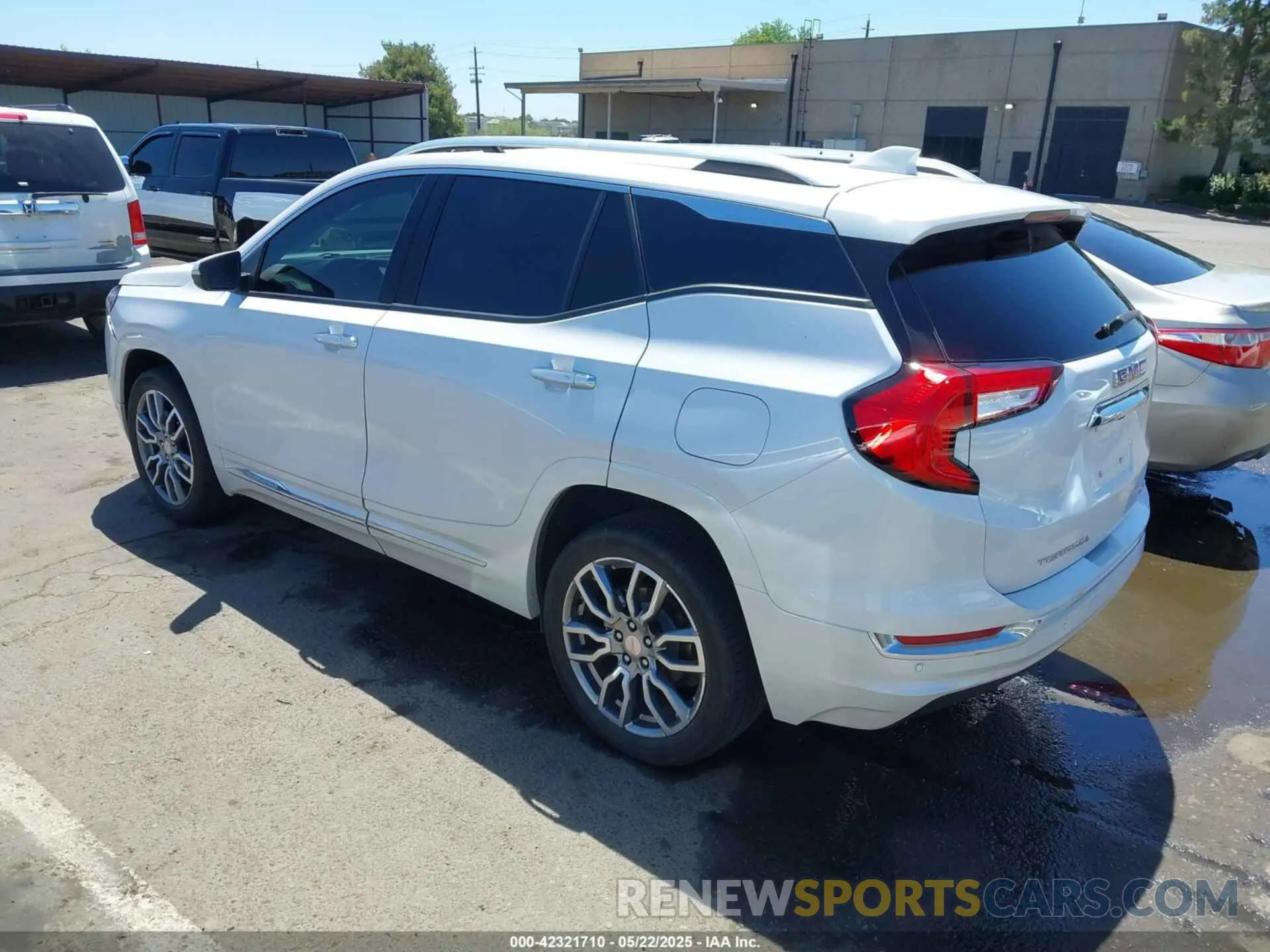 3 Photograph of a damaged car 3GKALXEV8NL311151 GMC TERRAIN 2022