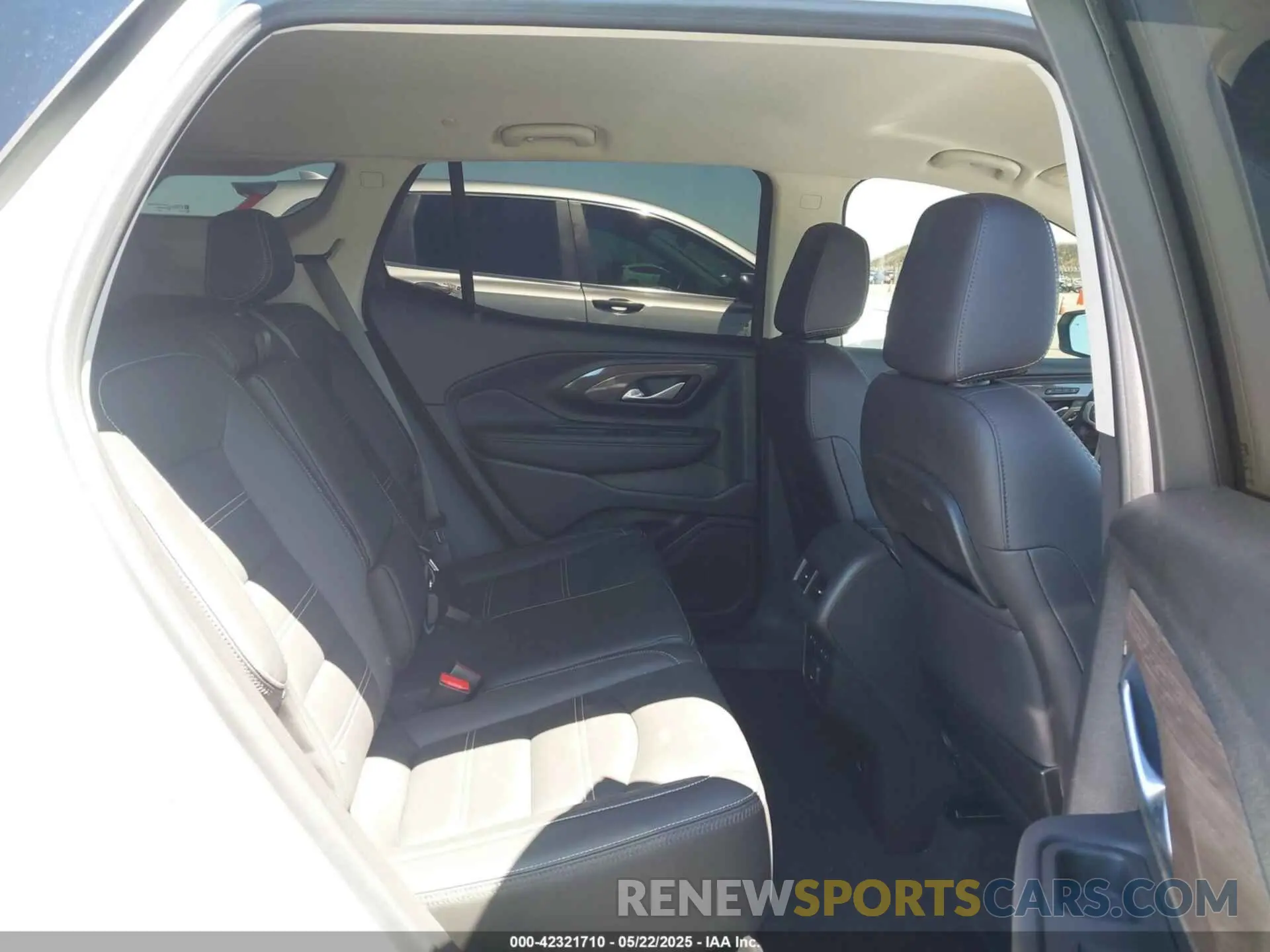 8 Photograph of a damaged car 3GKALXEV8NL311151 GMC TERRAIN 2022