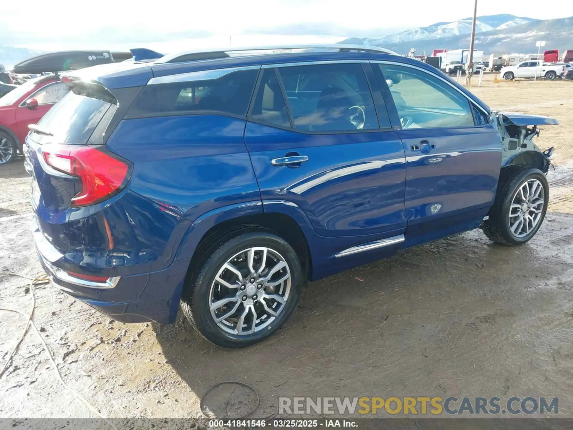 4 Photograph of a damaged car 3GKALXEV9NL285367 GMC TERRAIN 2022