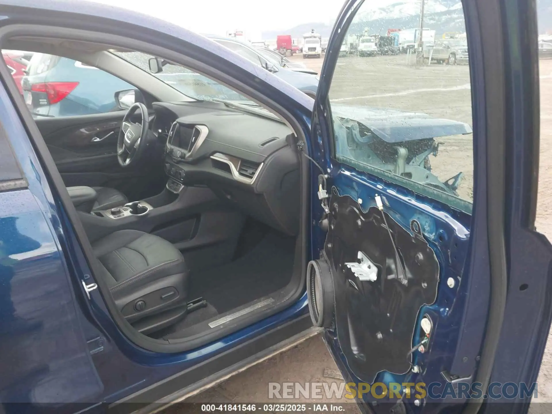 5 Photograph of a damaged car 3GKALXEV9NL285367 GMC TERRAIN 2022