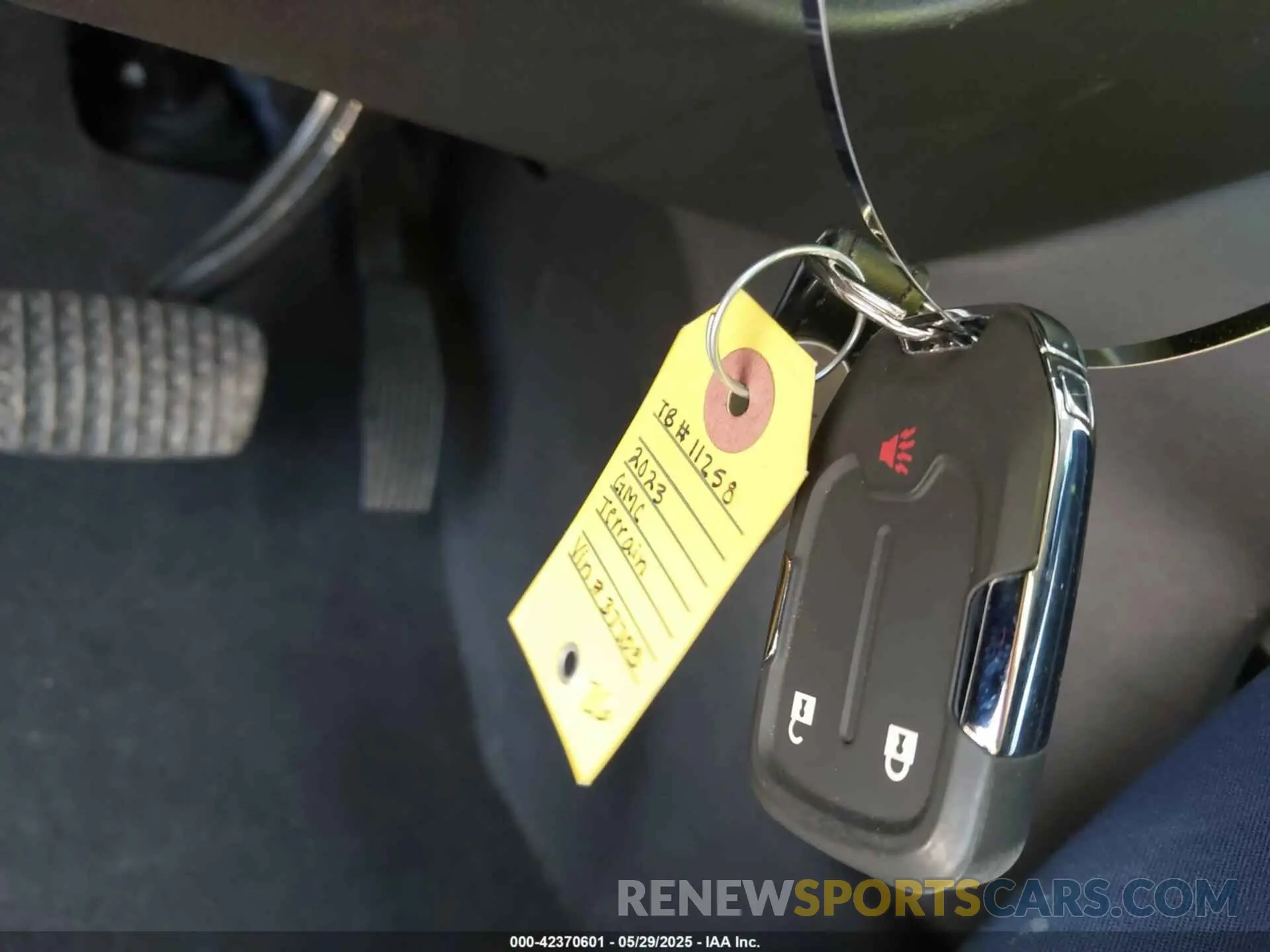 11 Photograph of a damaged car 3GKALMEG0PL137708 GMC TERRAIN 2023
