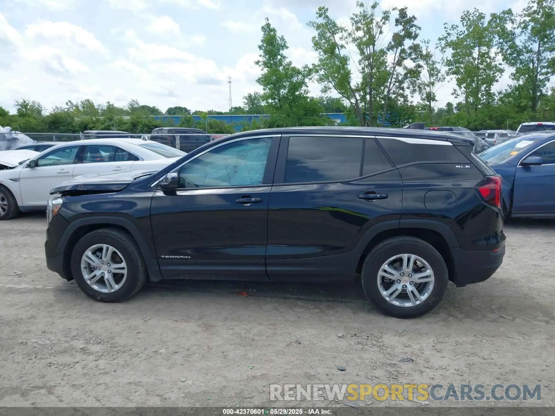 14 Photograph of a damaged car 3GKALMEG0PL137708 GMC TERRAIN 2023