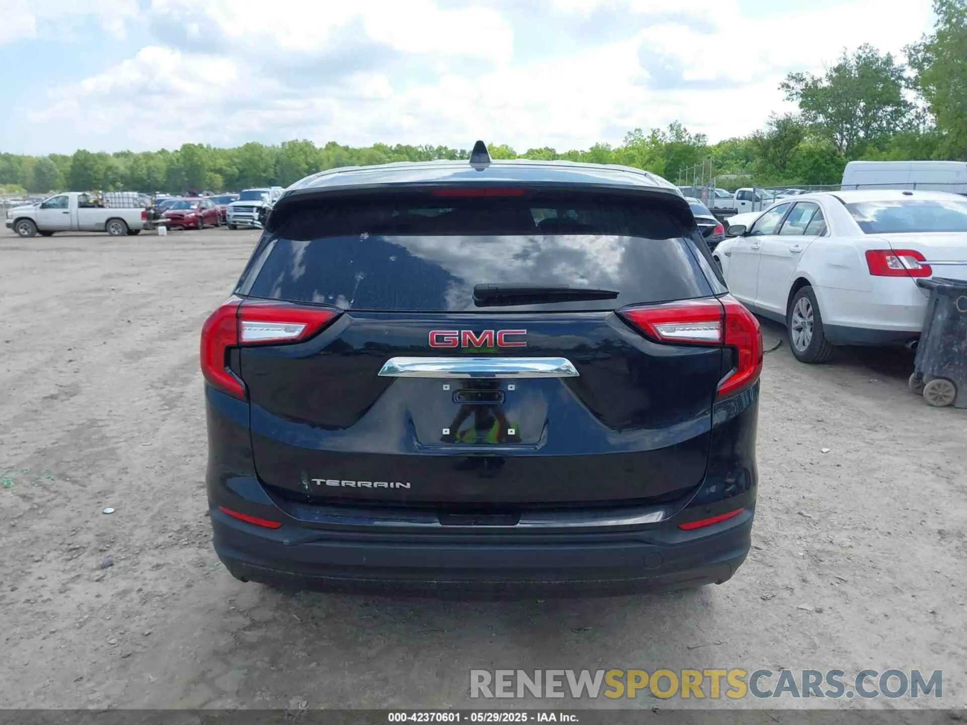 16 Photograph of a damaged car 3GKALMEG0PL137708 GMC TERRAIN 2023