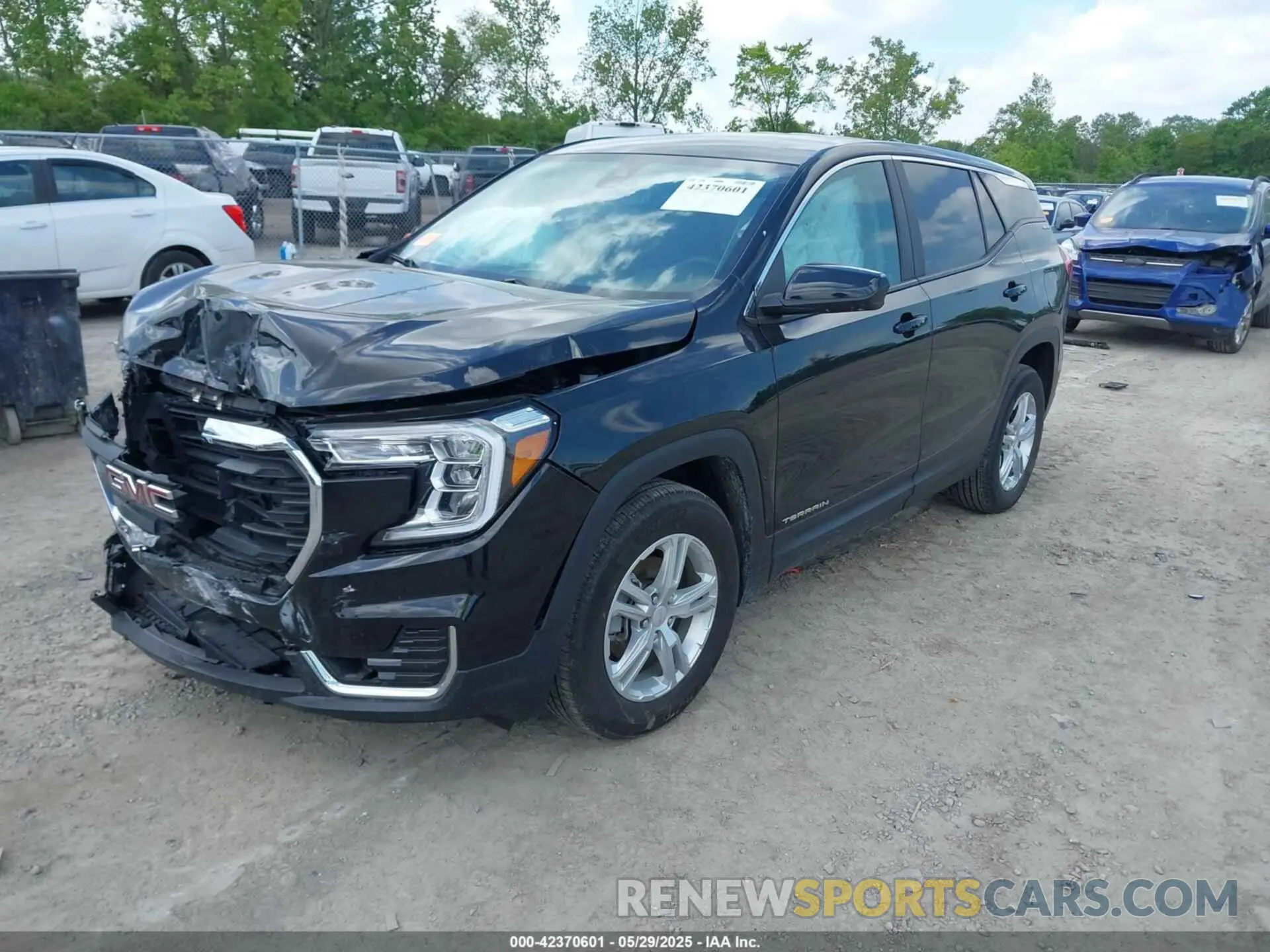 2 Photograph of a damaged car 3GKALMEG0PL137708 GMC TERRAIN 2023
