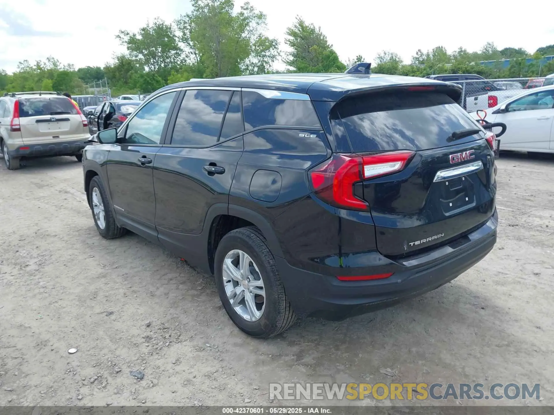 3 Photograph of a damaged car 3GKALMEG0PL137708 GMC TERRAIN 2023