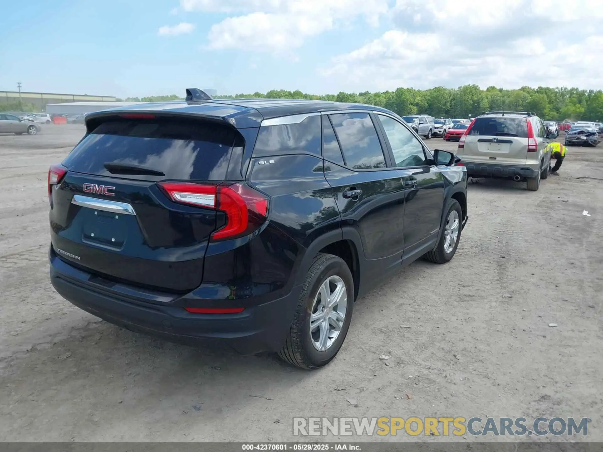 4 Photograph of a damaged car 3GKALMEG0PL137708 GMC TERRAIN 2023