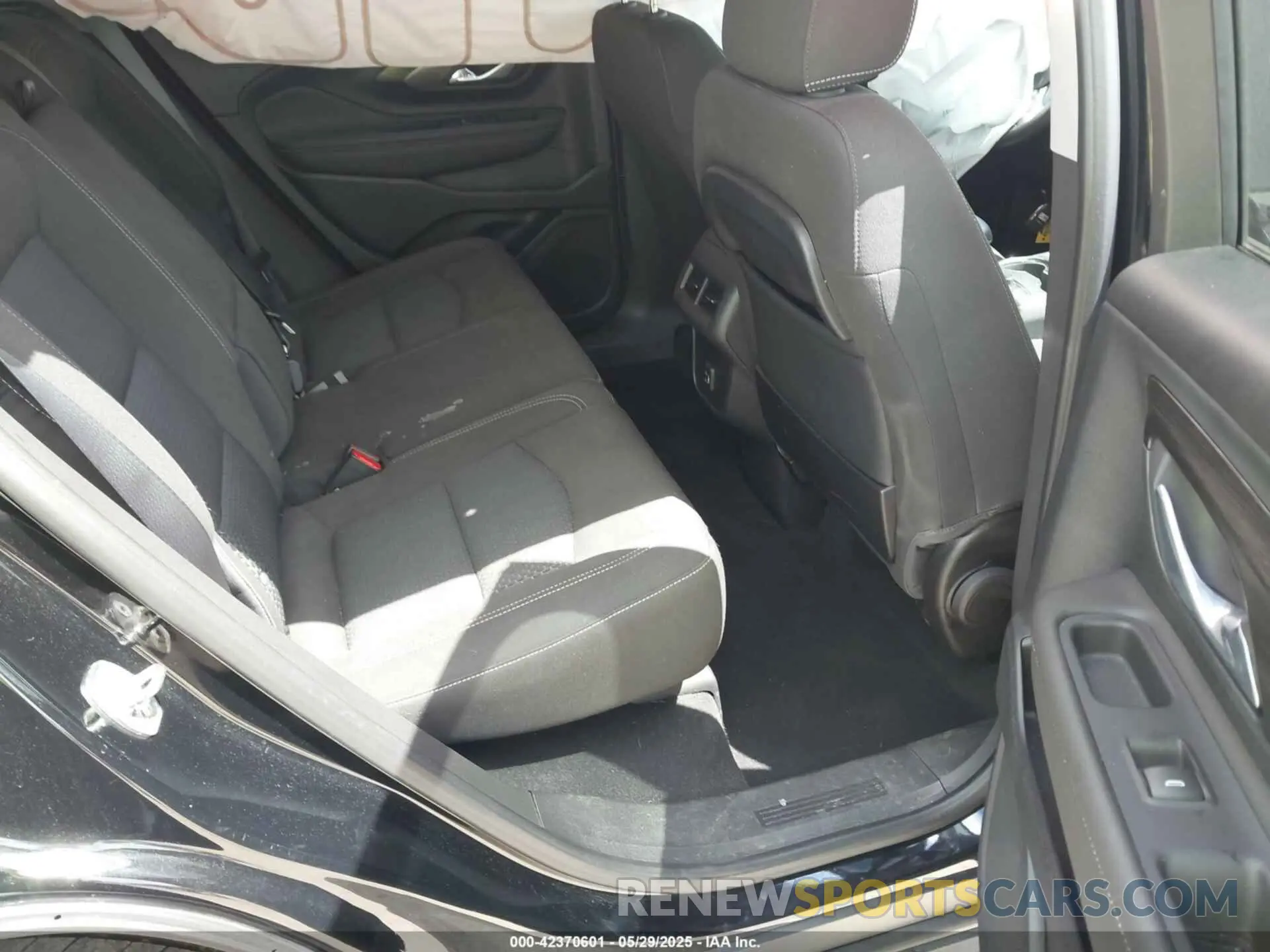 8 Photograph of a damaged car 3GKALMEG0PL137708 GMC TERRAIN 2023