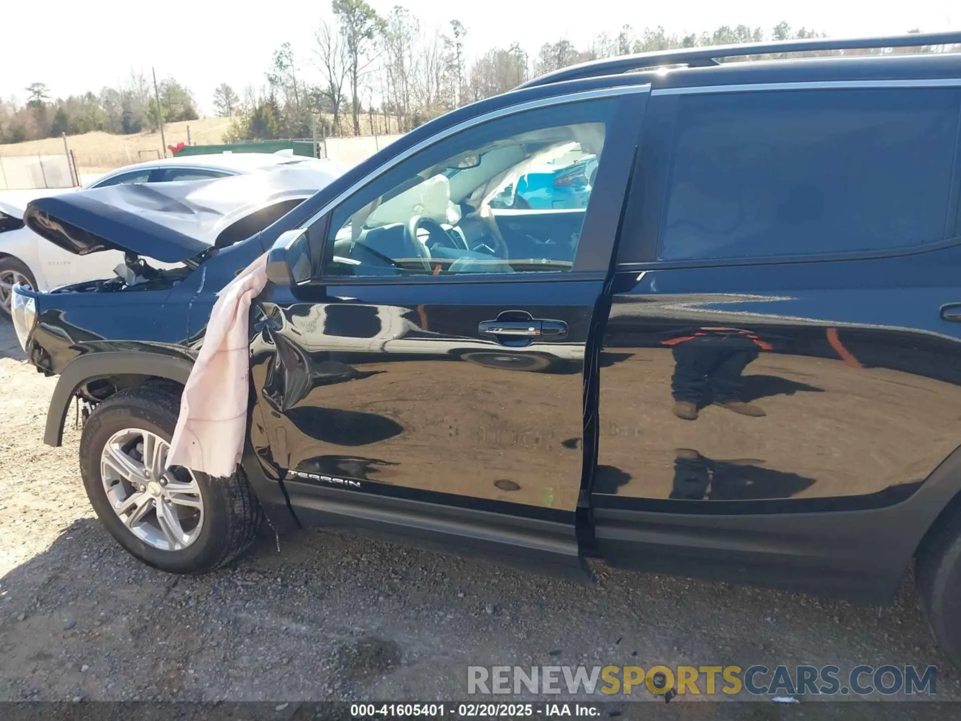 19 Photograph of a damaged car 3GKALMEG0PL255094 GMC TERRAIN 2023