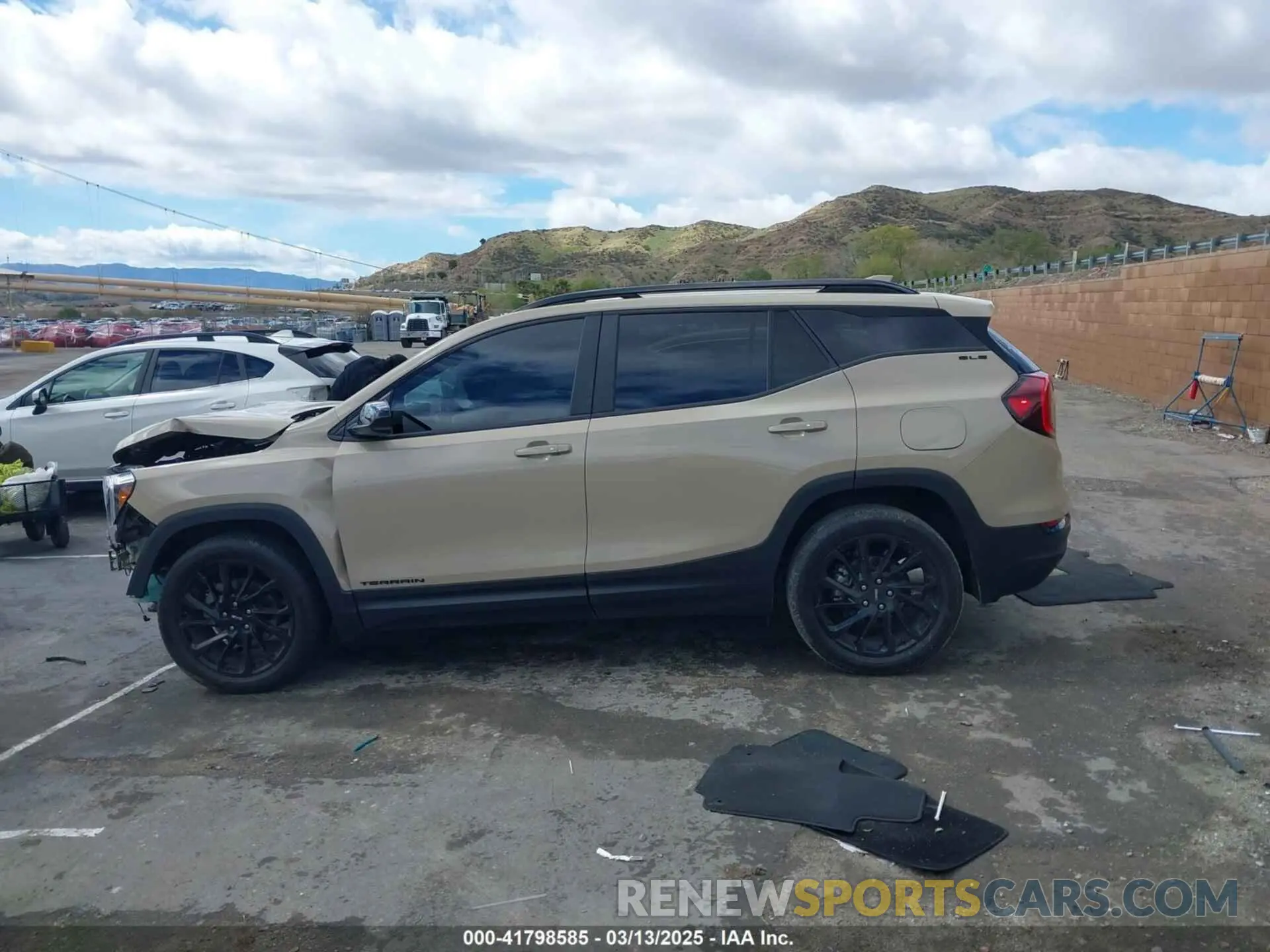 14 Photograph of a damaged car 3GKALMEG1PL144313 GMC TERRAIN 2023