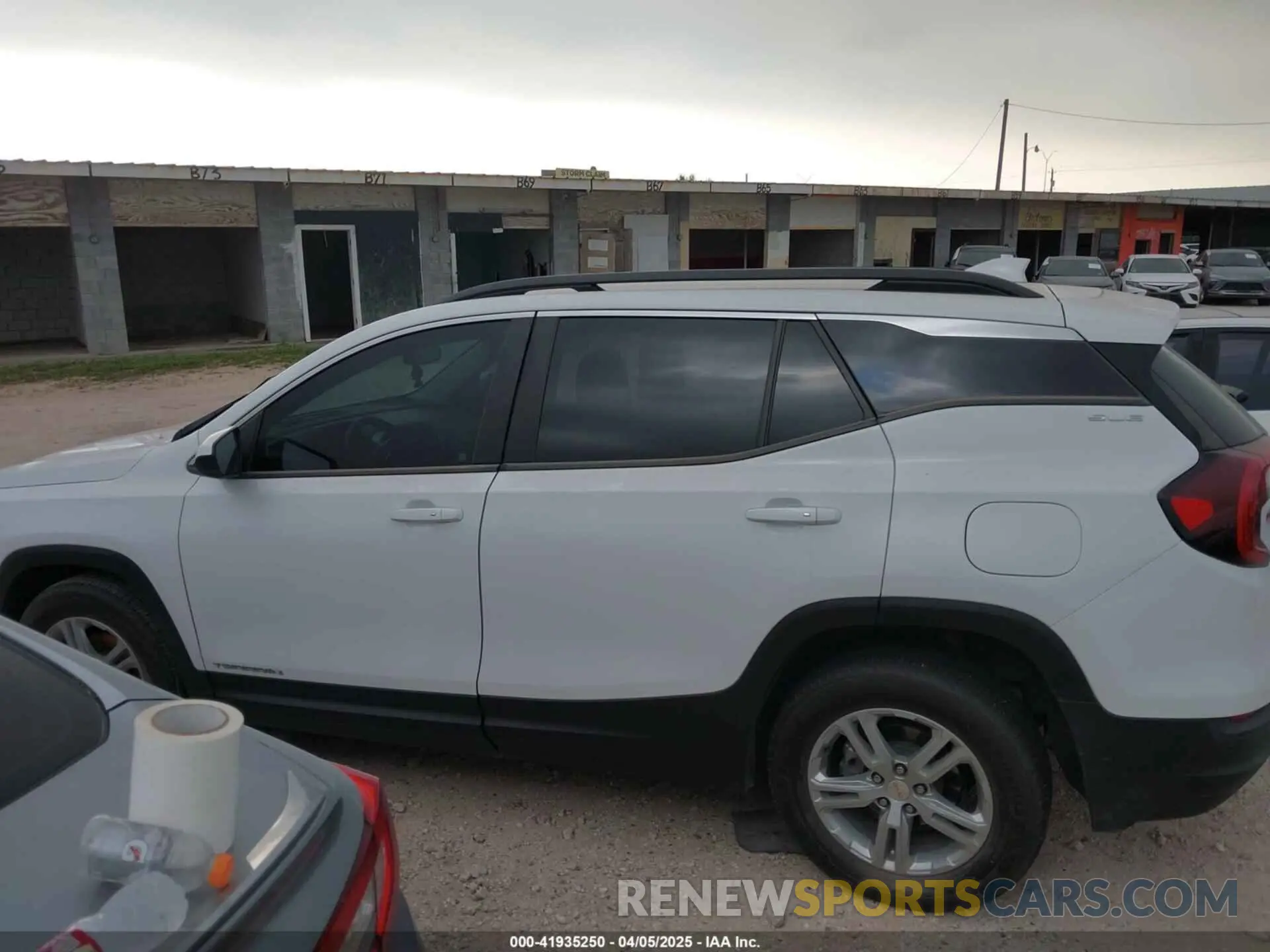 14 Photograph of a damaged car 3GKALMEG2PL145485 GMC TERRAIN 2023