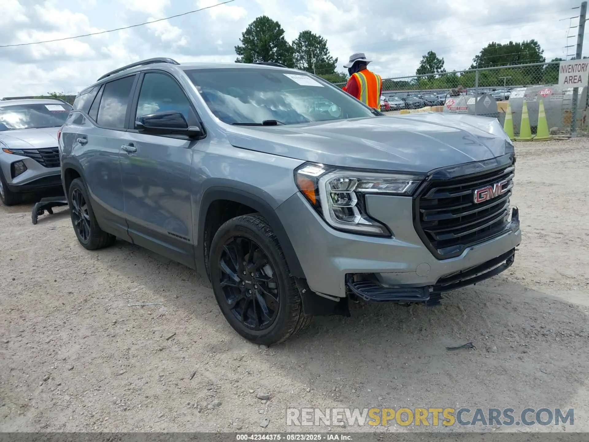 1 Photograph of a damaged car 3GKALMEG3PL156883 GMC TERRAIN 2023