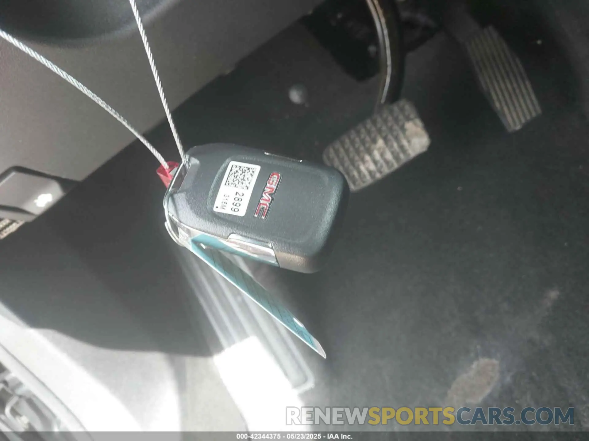 11 Photograph of a damaged car 3GKALMEG3PL156883 GMC TERRAIN 2023