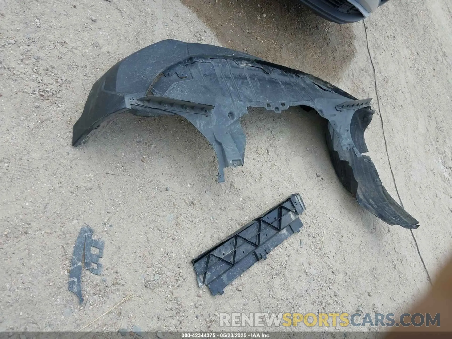12 Photograph of a damaged car 3GKALMEG3PL156883 GMC TERRAIN 2023