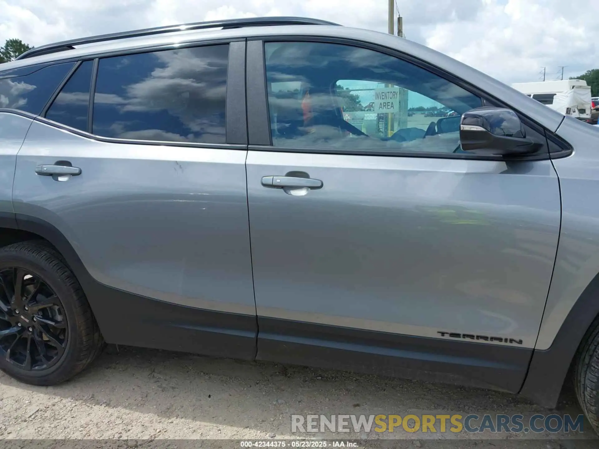 14 Photograph of a damaged car 3GKALMEG3PL156883 GMC TERRAIN 2023