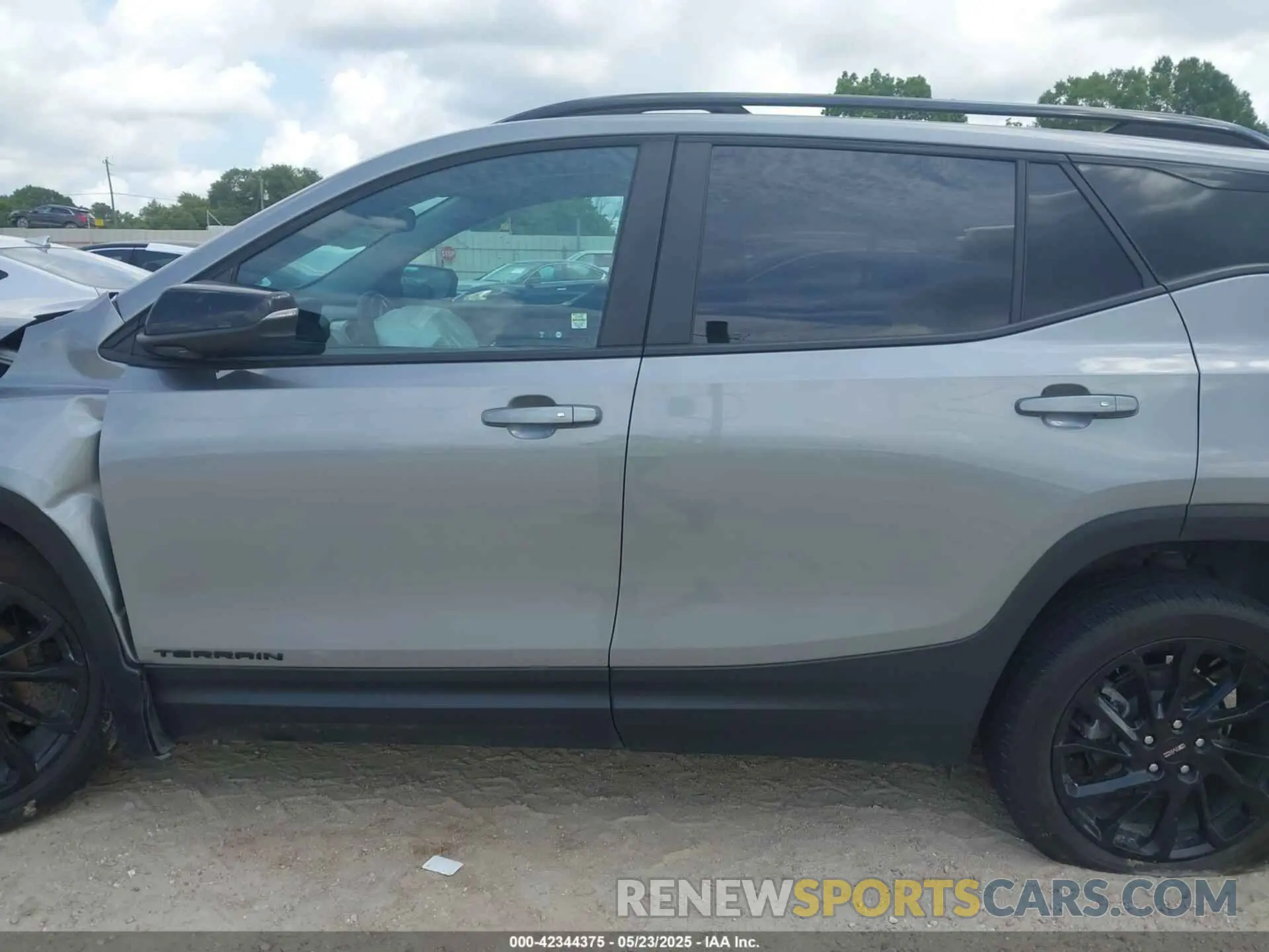 15 Photograph of a damaged car 3GKALMEG3PL156883 GMC TERRAIN 2023