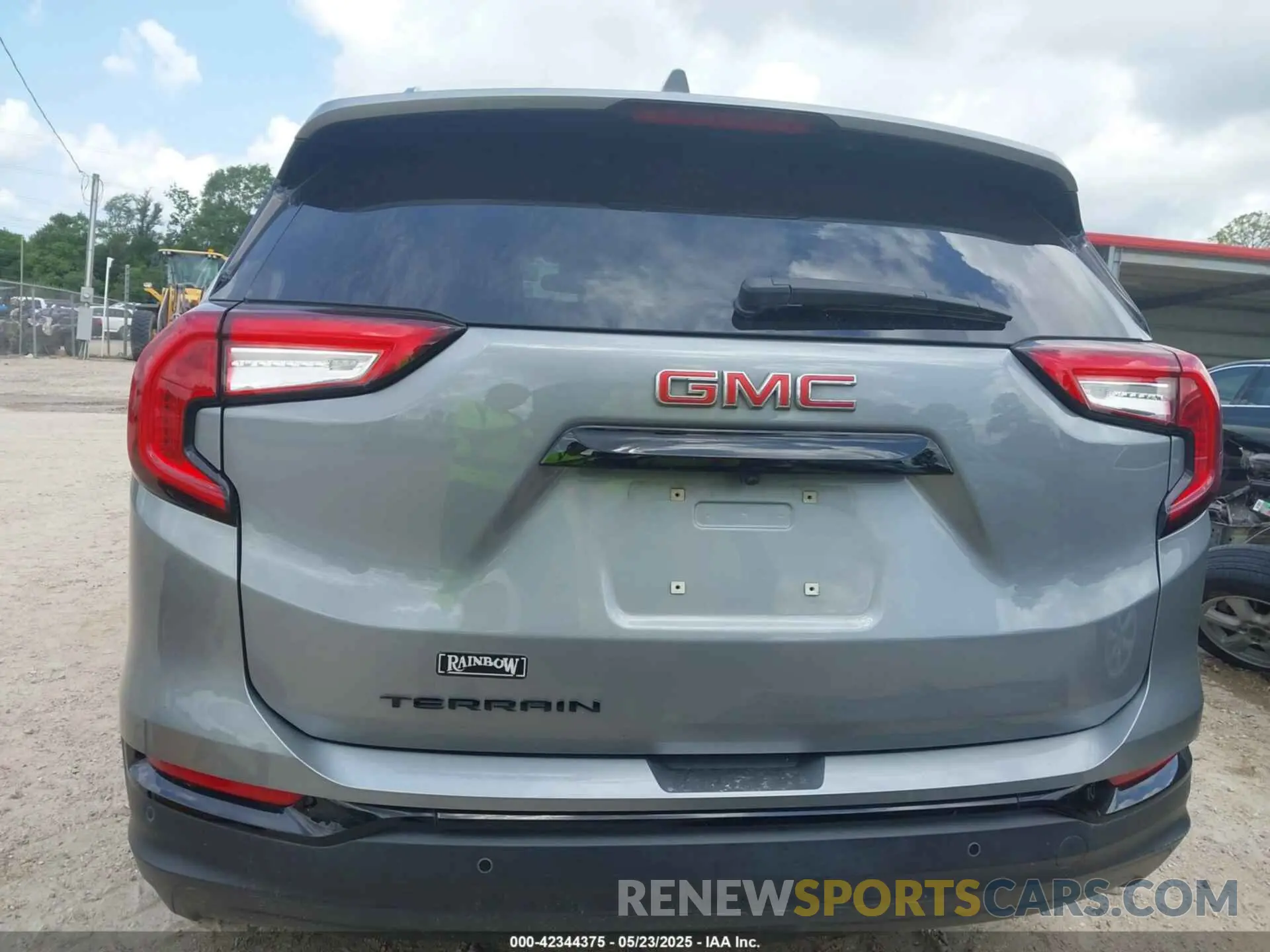17 Photograph of a damaged car 3GKALMEG3PL156883 GMC TERRAIN 2023