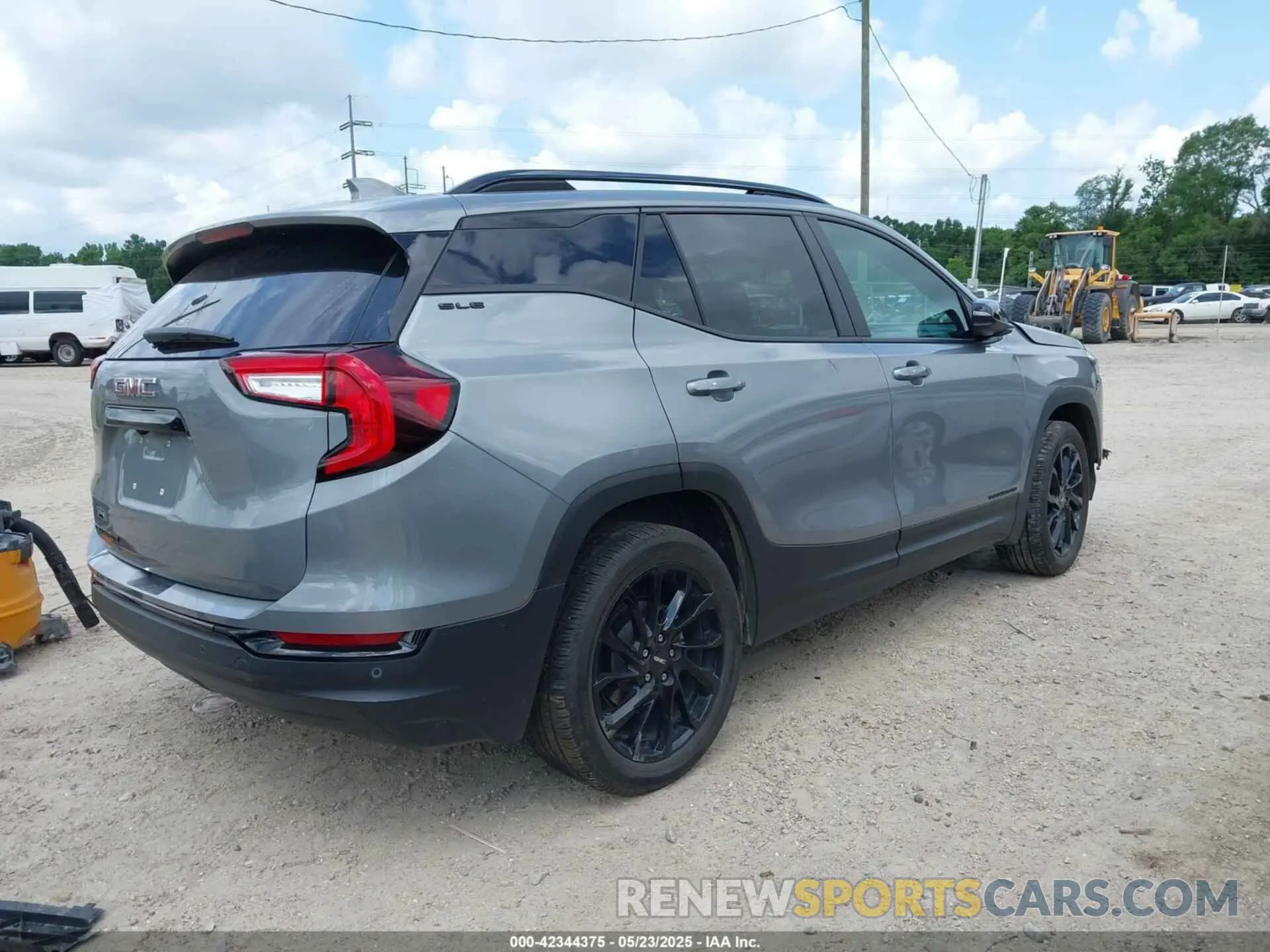 4 Photograph of a damaged car 3GKALMEG3PL156883 GMC TERRAIN 2023