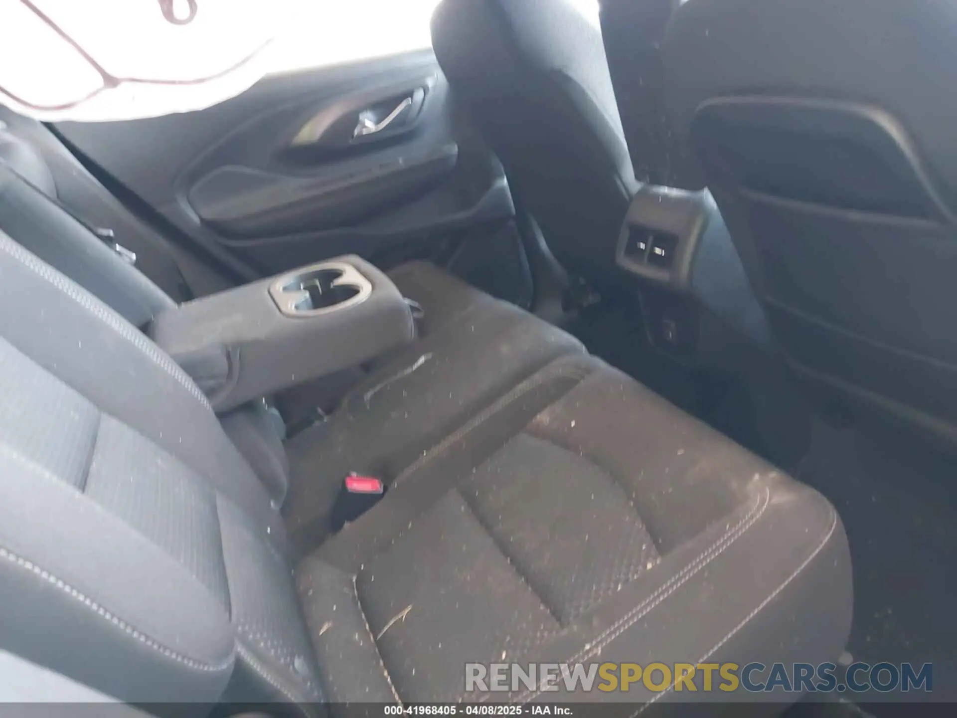 8 Photograph of a damaged car 3GKALMEG3PL171805 GMC TERRAIN 2023
