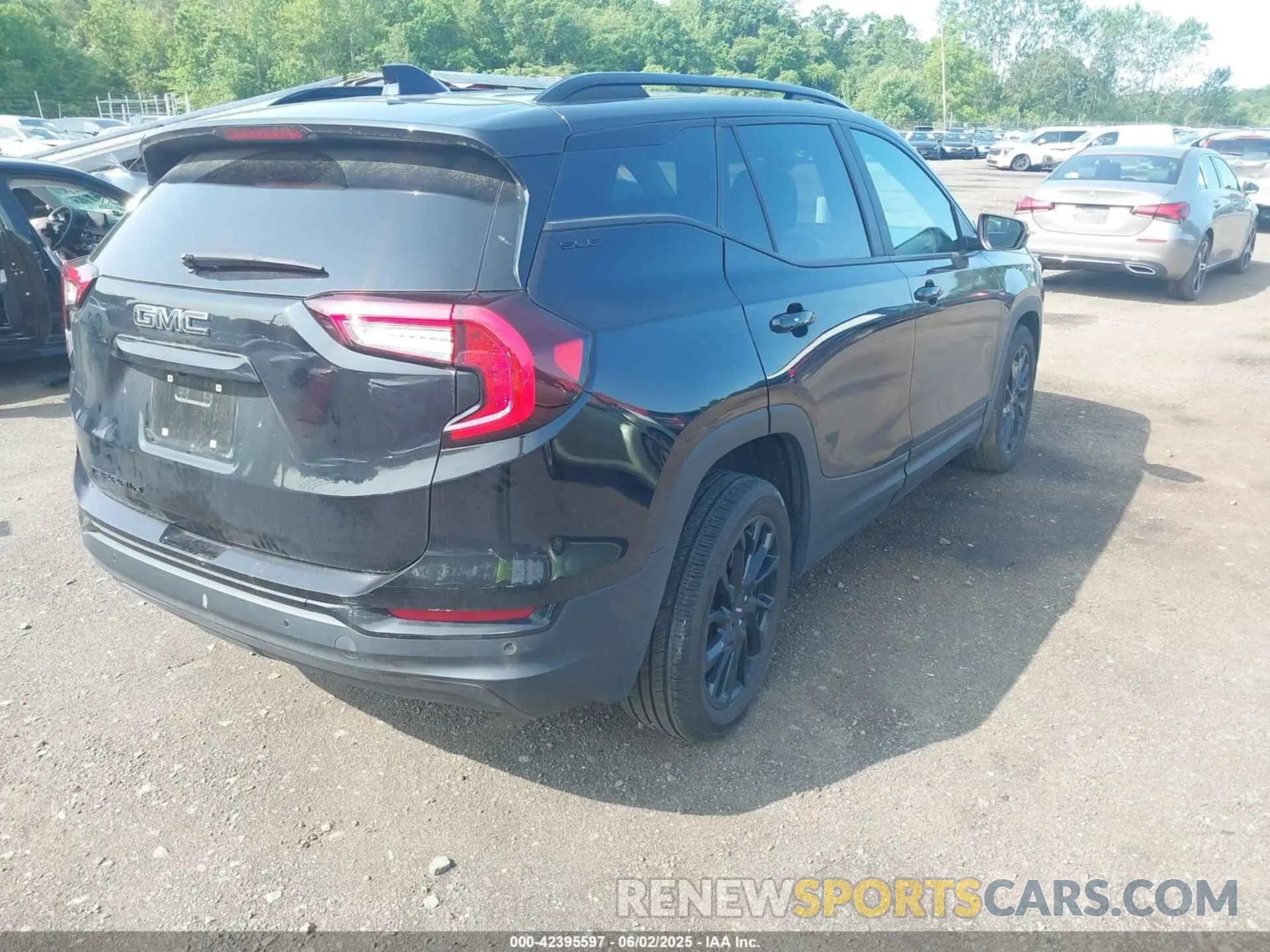 17 Photograph of a damaged car 3GKALMEG4PL135038 GMC TERRAIN 2023