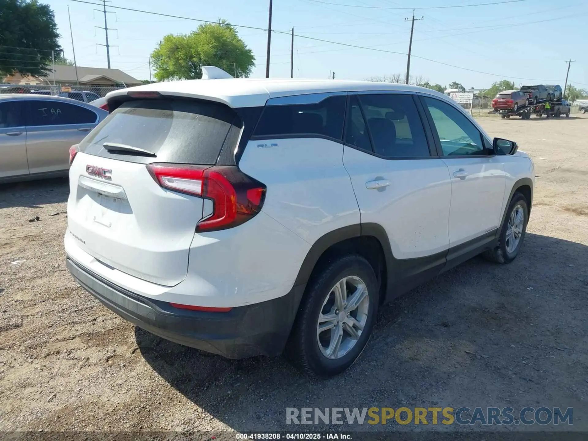 4 Photograph of a damaged car 3GKALMEG7PL185822 GMC TERRAIN 2023