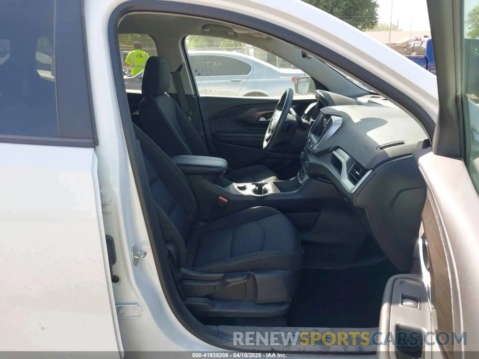 5 Photograph of a damaged car 3GKALMEG7PL185822 GMC TERRAIN 2023