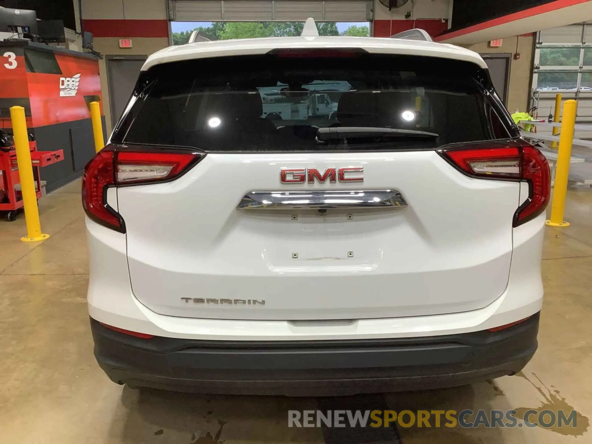 4 Photograph of a damaged car 3GKALMEG9PL180945 GMC TERRAIN 2023