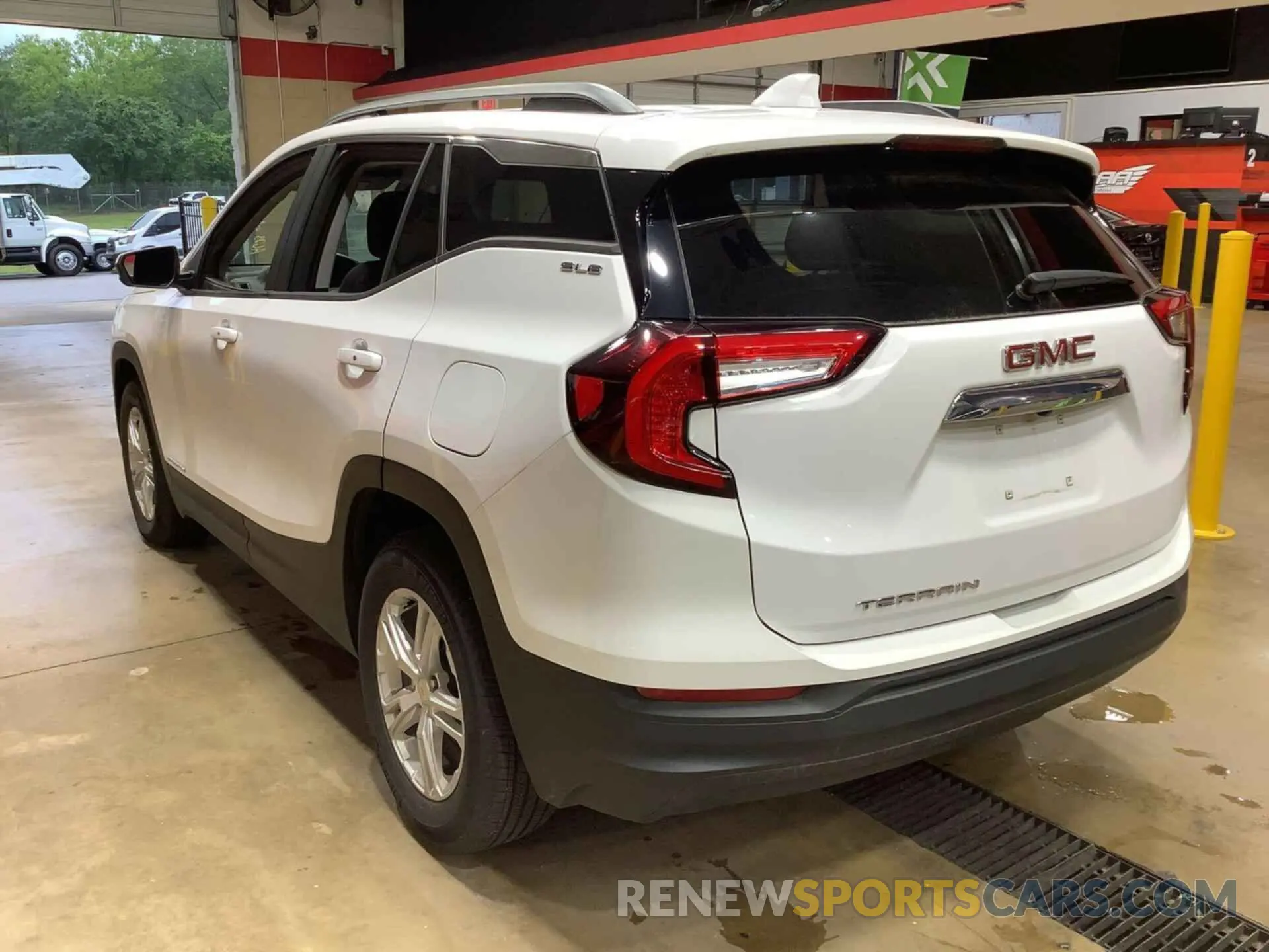 8 Photograph of a damaged car 3GKALMEG9PL180945 GMC TERRAIN 2023