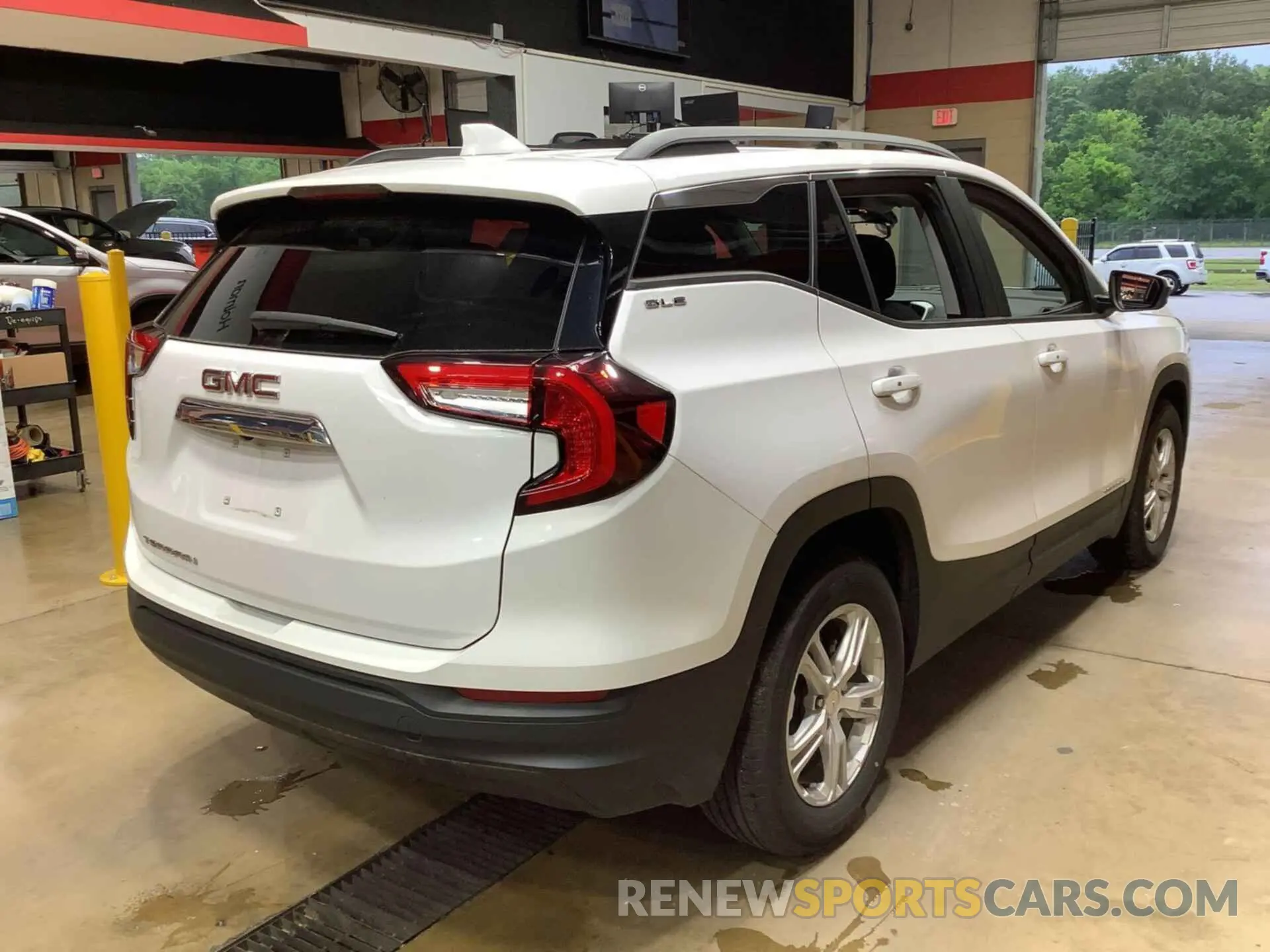 9 Photograph of a damaged car 3GKALMEG9PL180945 GMC TERRAIN 2023